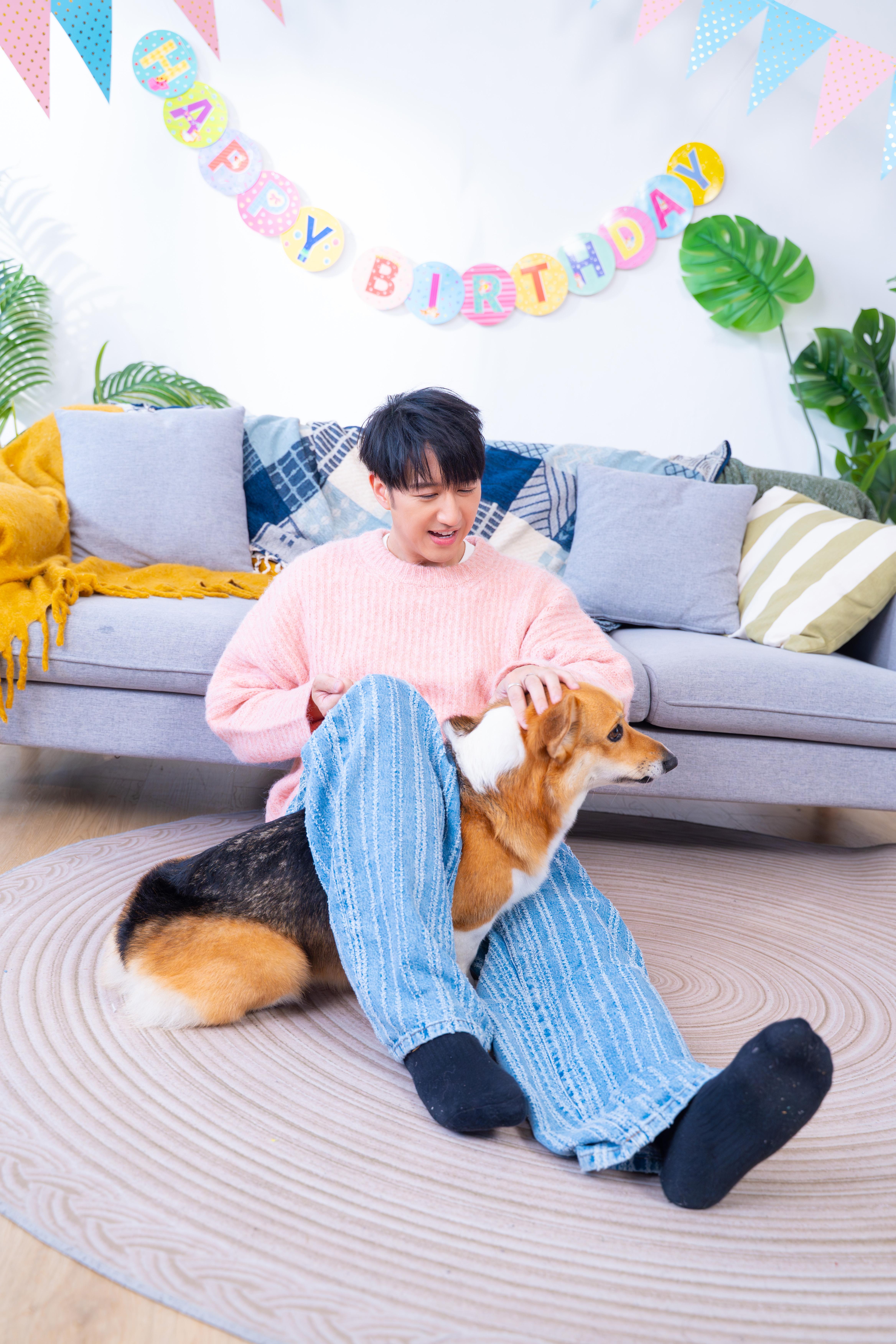 Jay更出動了另一位「演員」,就是形象設計師Matthew家中的愛犬Pickle。