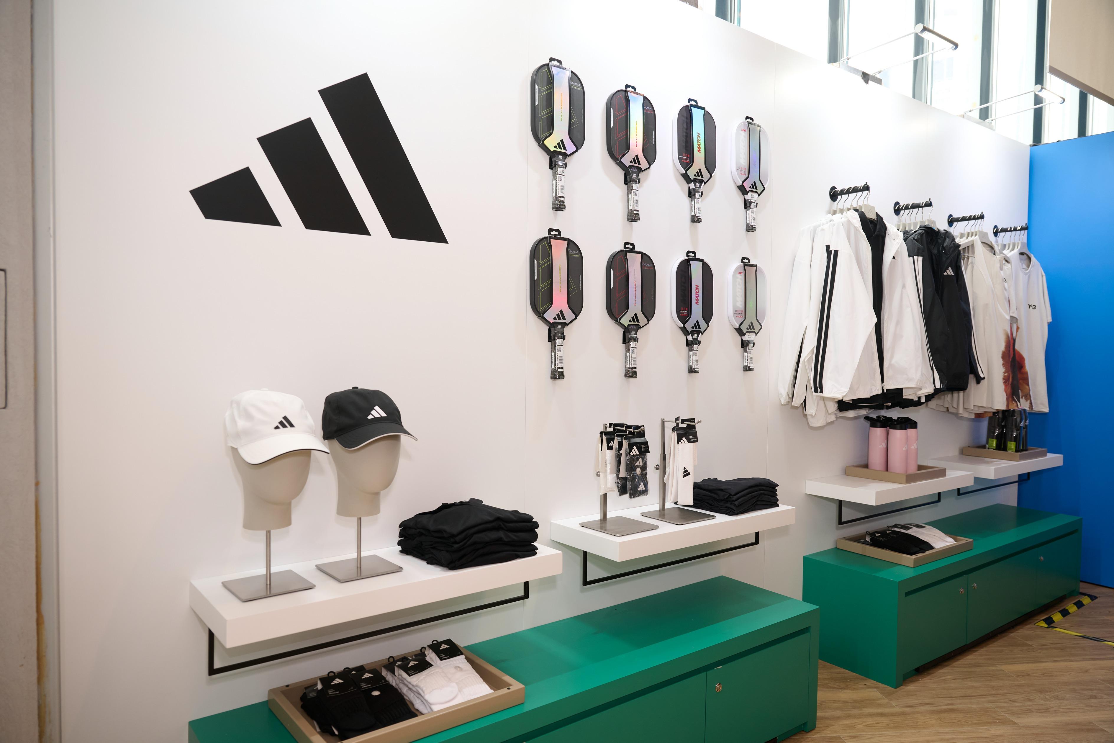 adidas開設全港首個匹克球主題限定店,店內有多款匹克球裝備及服飾。