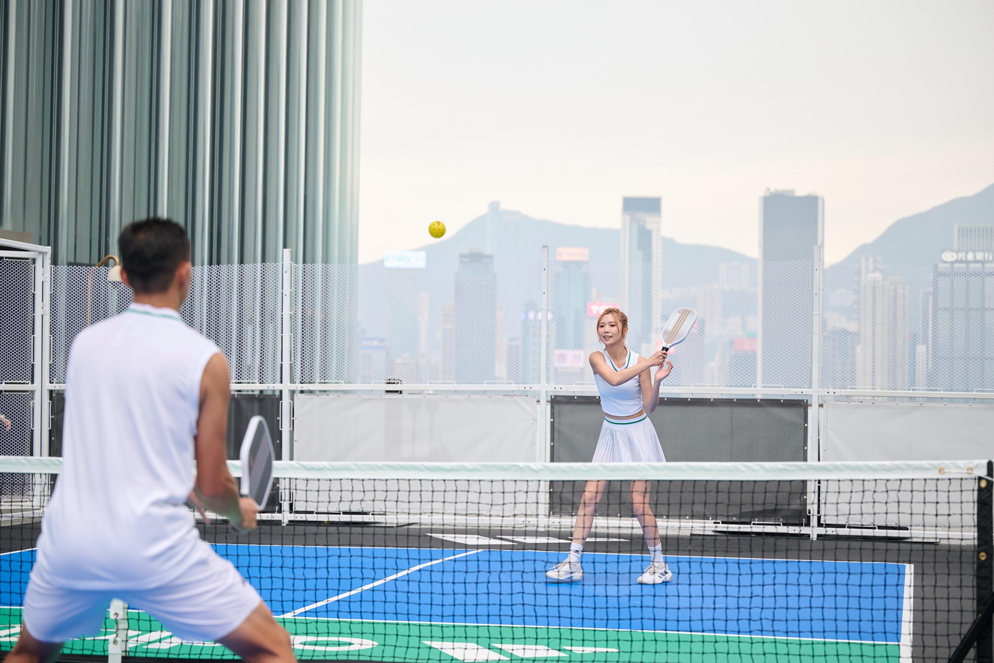 adidas Pickleball Fest開放式場地,可遠眺維港景致,在醉人景色下打波!