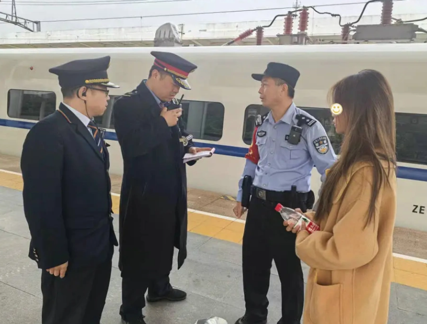 內地一名17歲少女被「男友」誘騙,擬從廣州南乘坐列車前往雲南邊境,企圖偷渡至緬甸從事非法活動。家人及時察覺並報警,最後列車工作人員與警方聯手在行車途中成功攔截少女。    (網上圖片)