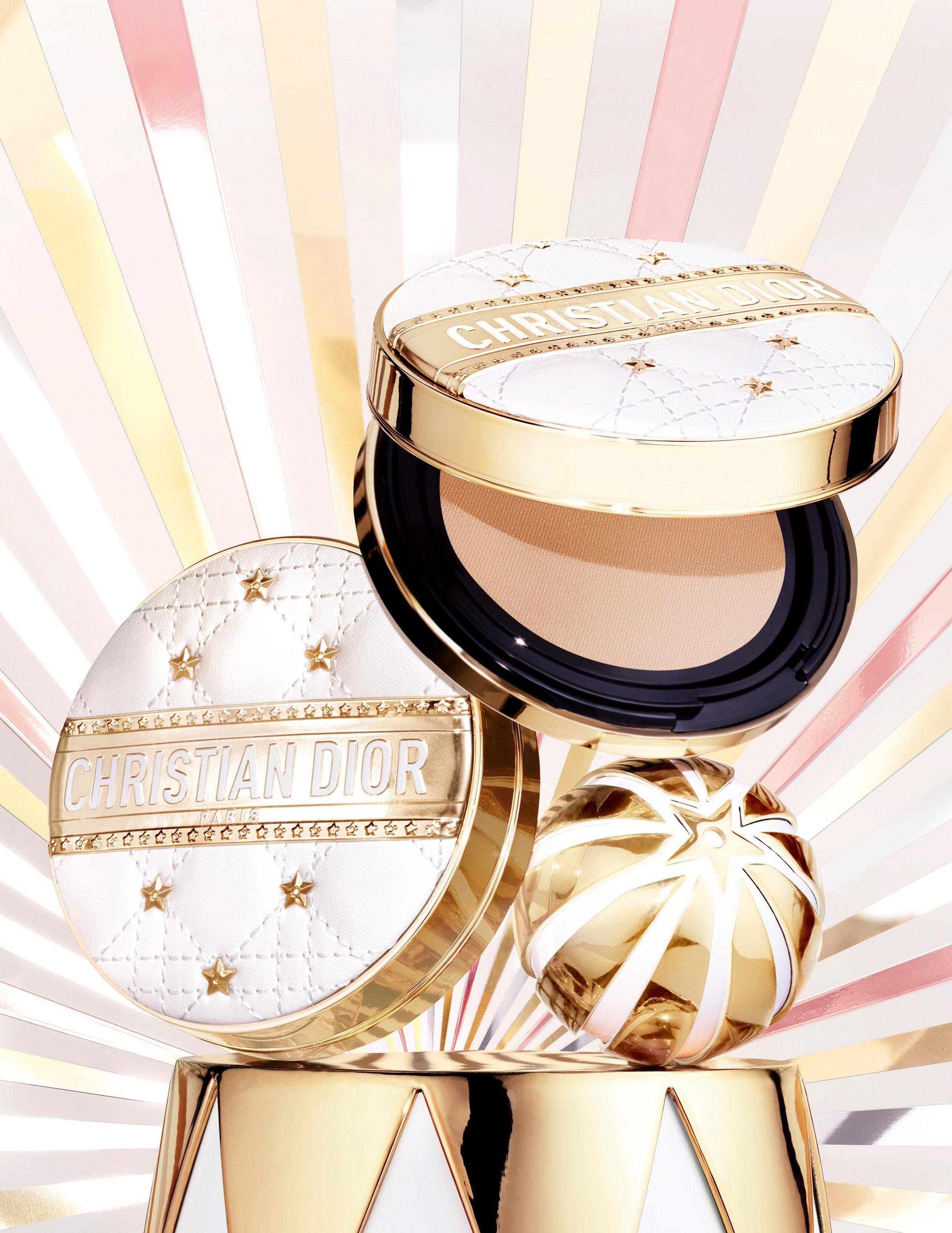 聖誕彩妝2025|Dior beauty 恆久貼肌氣墊粉盒 $275