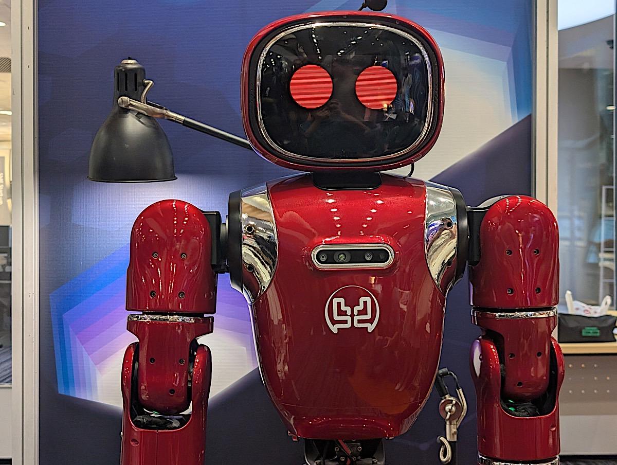 星行俠 NeZha® P01唔單止能夠行喺平地,仲可以自主搭電梯、跨樓層行動。