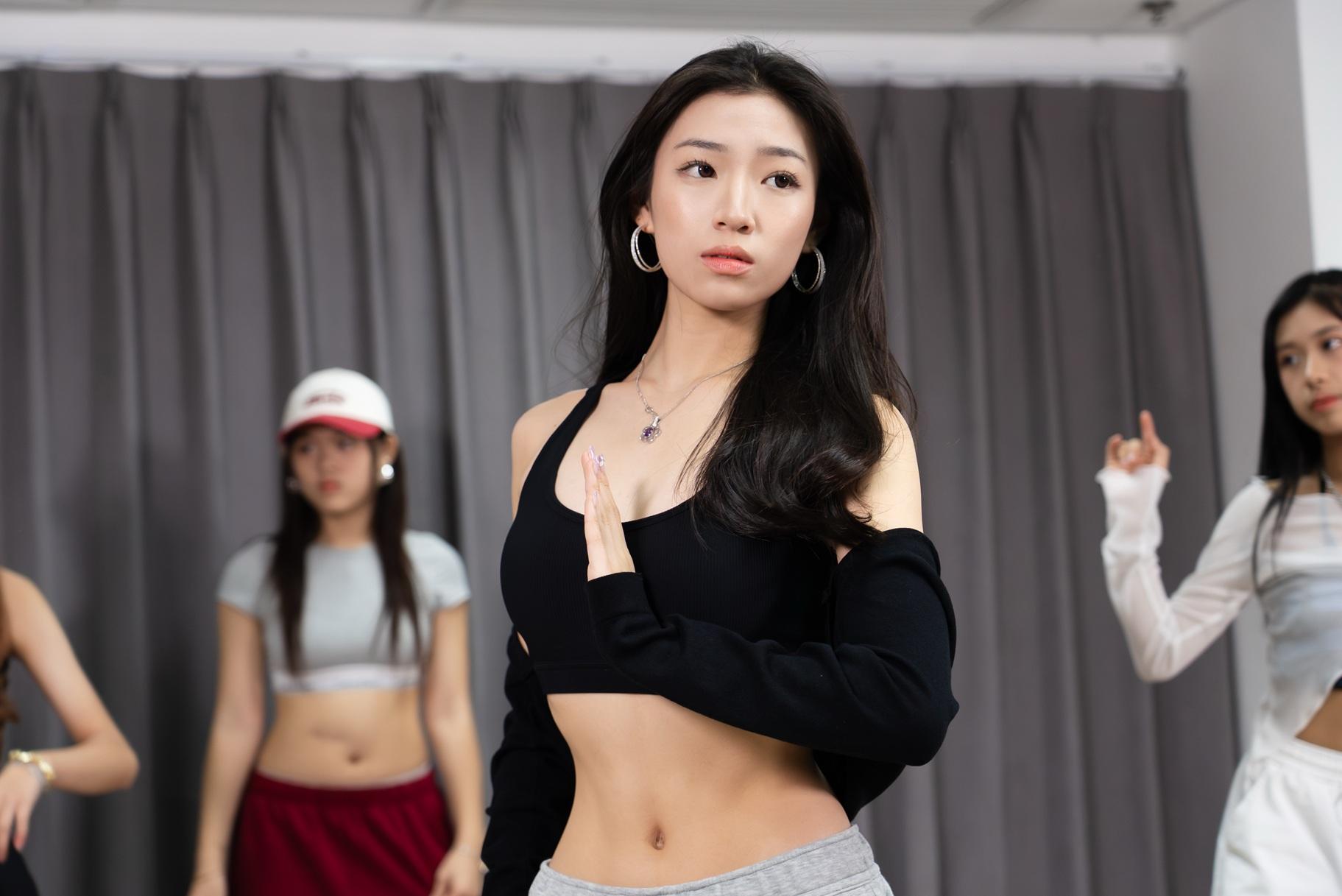 14歲的Chelsa全隊身形最高,她是「形象擔當」而且歌聲最溫婉。