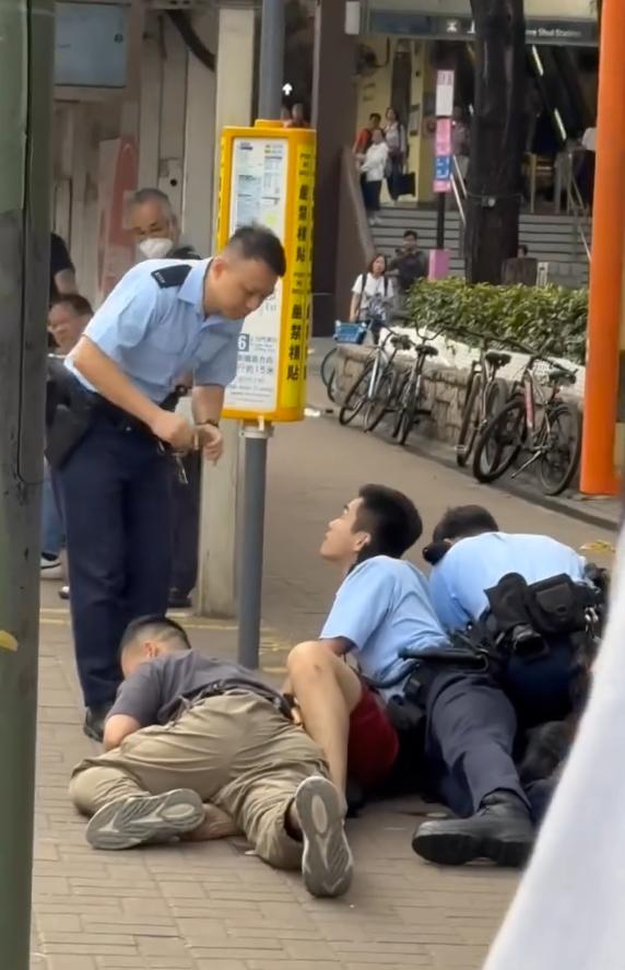 上水一名31歲雙程證男子偷竊,被警員制服時激烈反抗。(網上影片截圖)