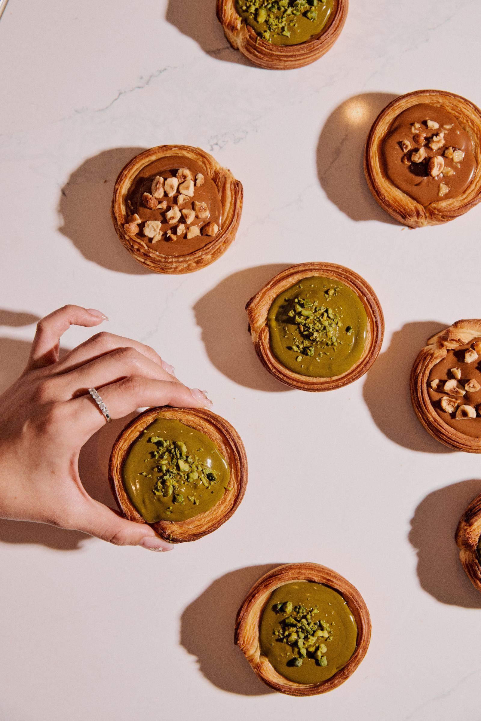 西西里開心果布朗尼丹麥酥 ($48/件)、皮埃蒙榛子布朗尼丹麥酥($48/件)