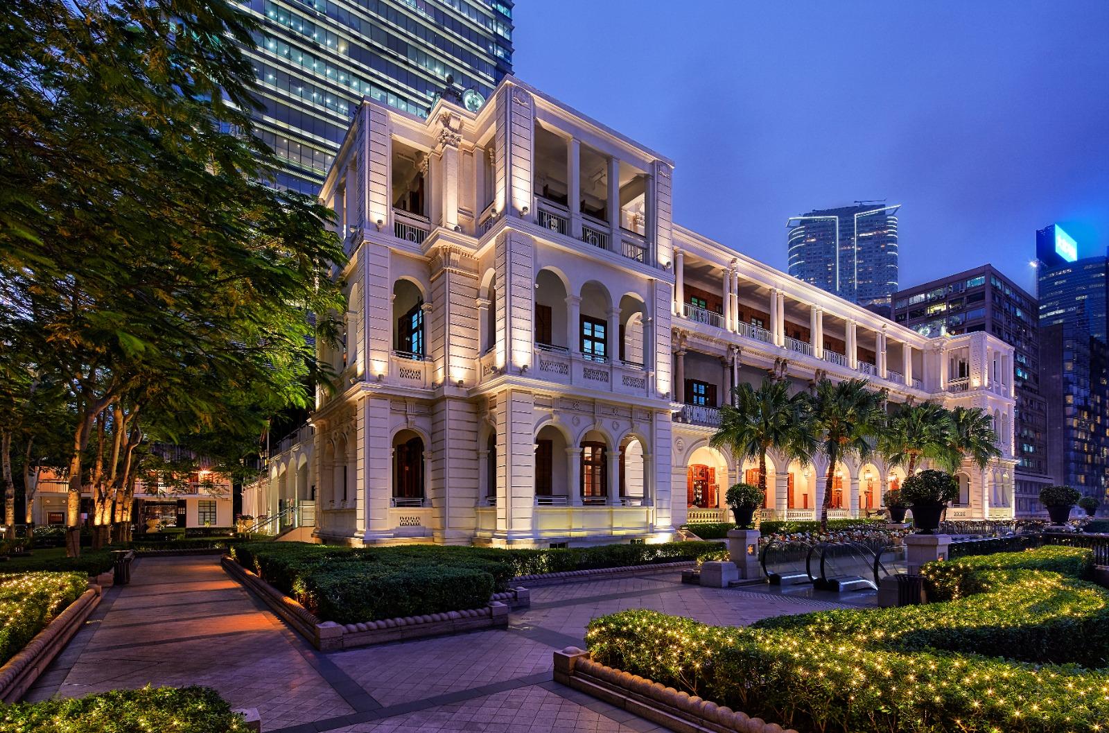 大家可穿著西式復古衫到1881公館範圍內拍照留念。