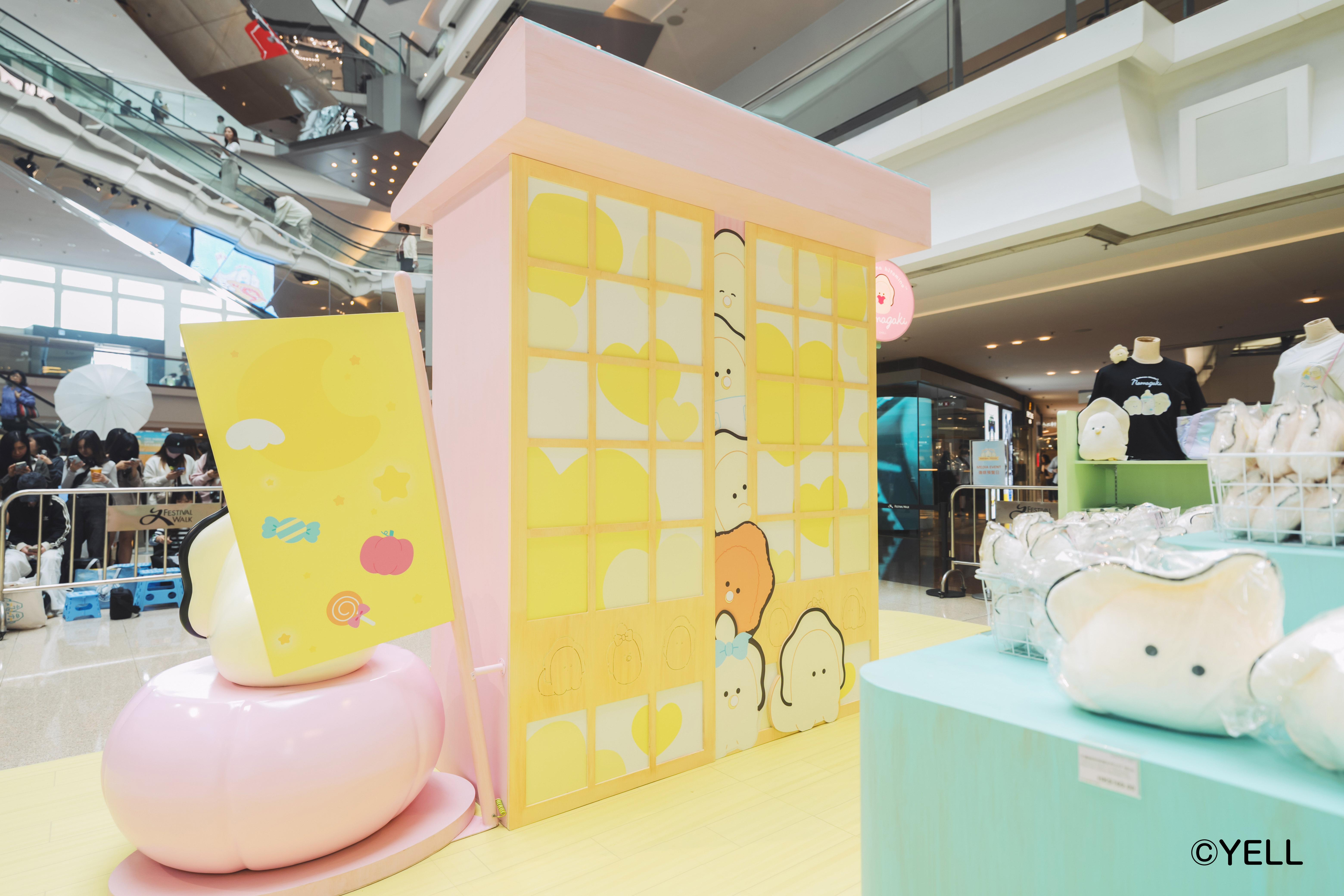 糖果色調的「生蠔BB 和食屋」,每個角落均看到生蠔BB公仔的可愛身影,俏麗的粉紅小南瓜更隱身在此,營造萬聖節節日氣氛。