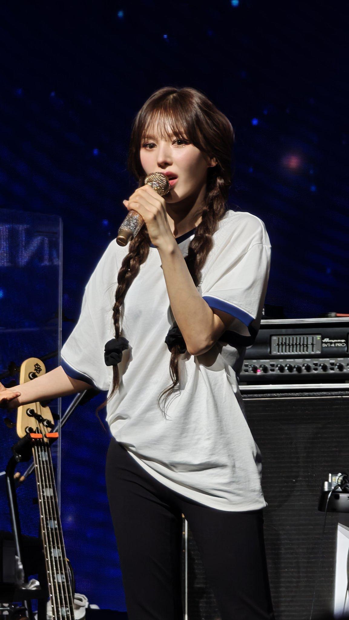 Wendy席上大量獻專輯《Cerulean Verge》的曲目。