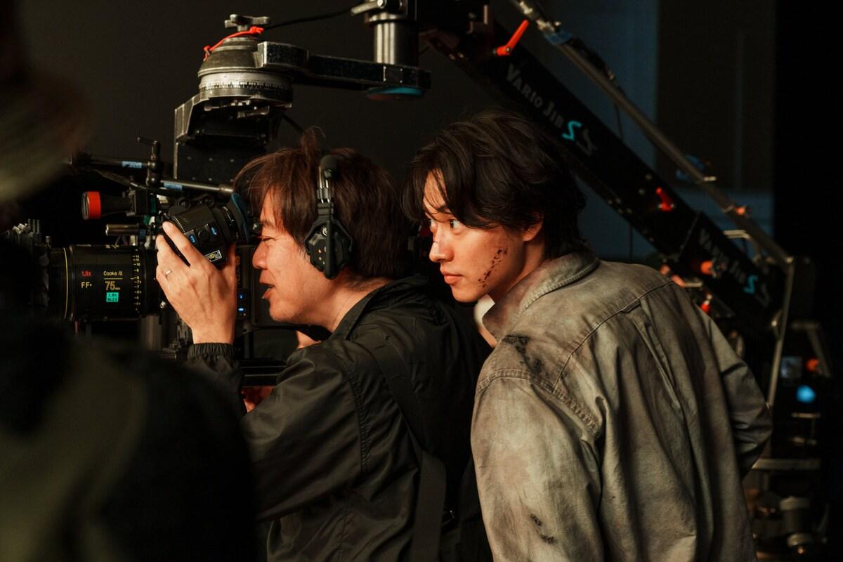 Netflix今日公開了《今際之國的有栖》第三季的幕後花絮。