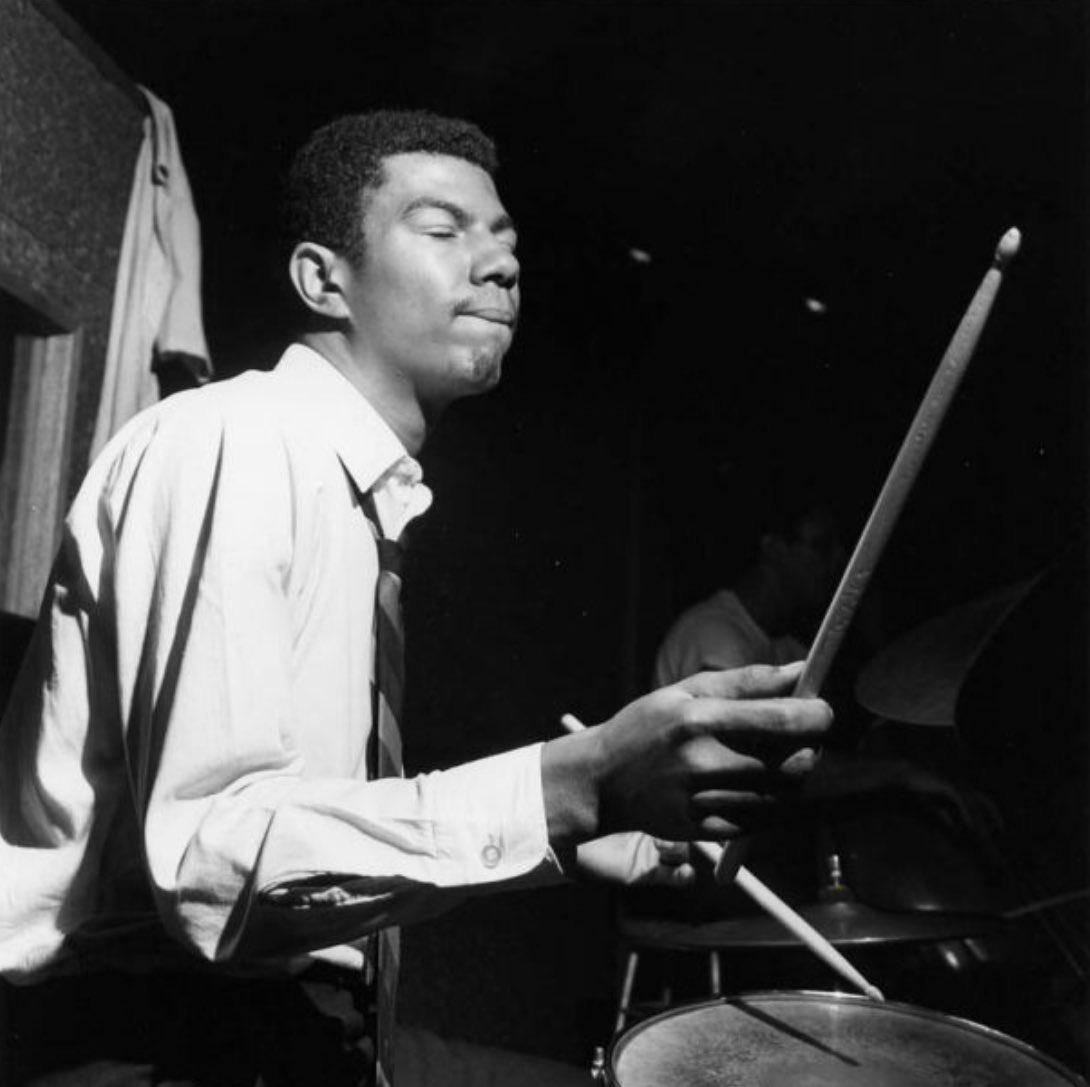 Jack DeJohnette年輕時在Blue Note Records演出的照片。