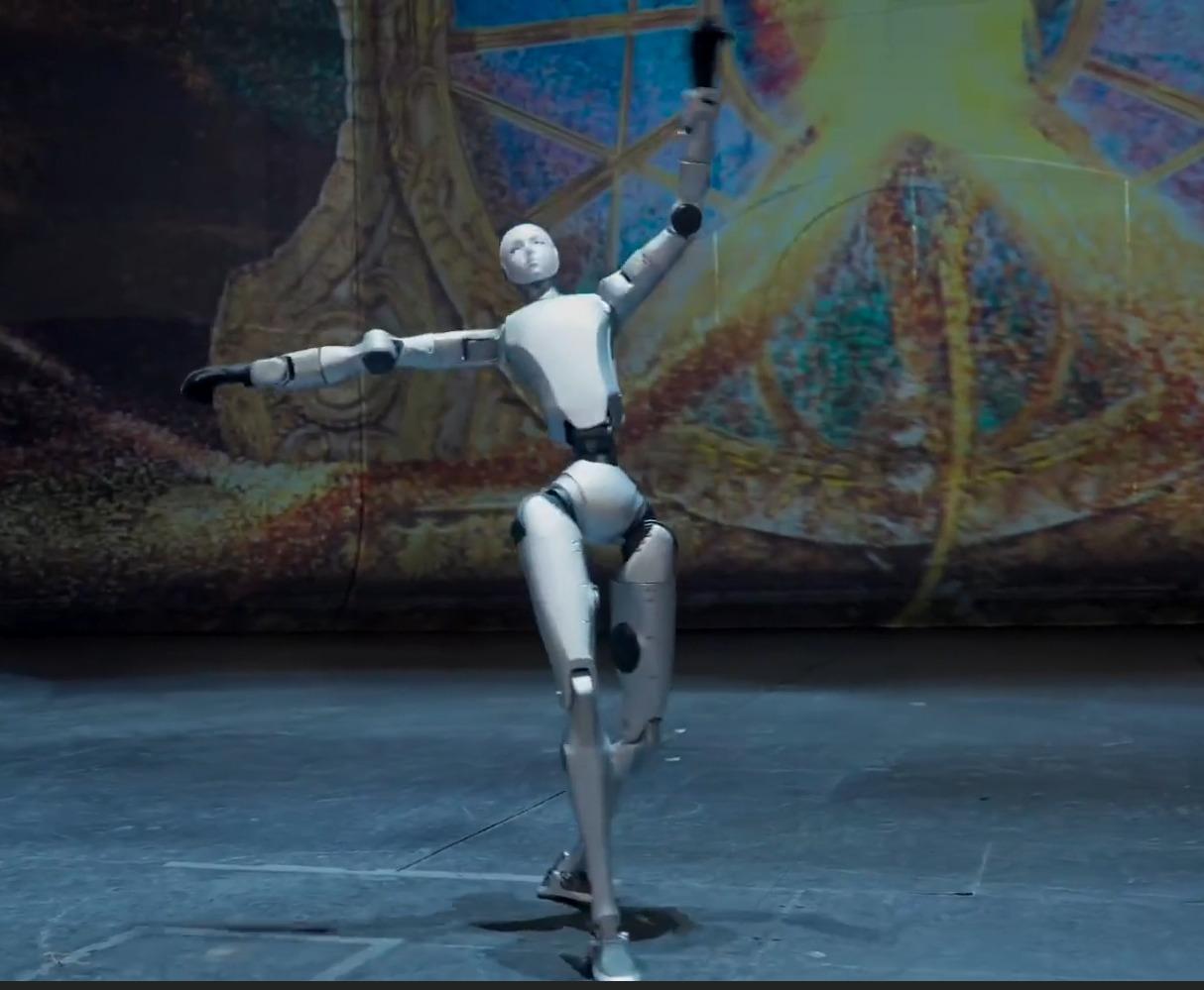 H2機械人後傾也沒有倒地。(宇樹科技微博)