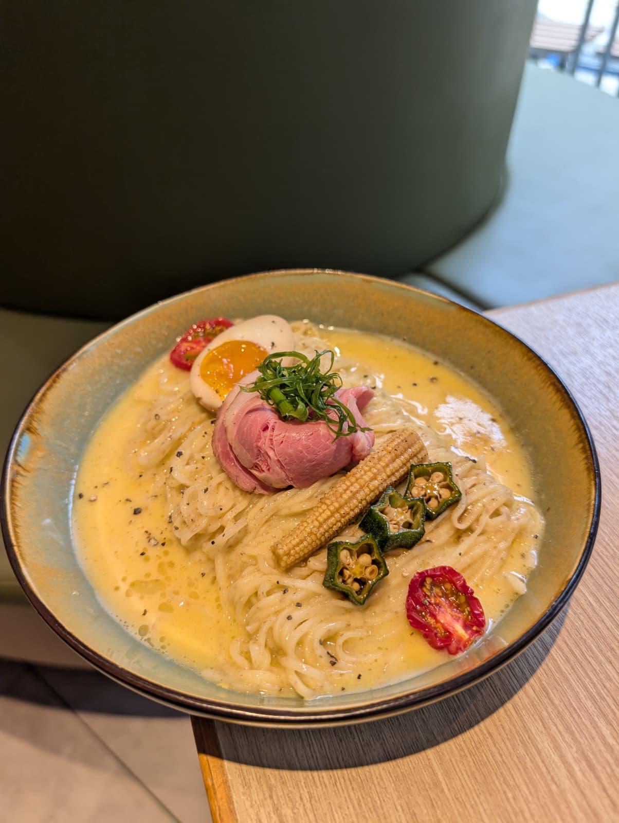 Jack在隔鄰舖開設副線拉麵店花華和食屋,自創粟米煮干冷麵。(Jack提供照片)