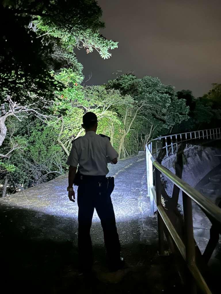 重陽節假期半山南區反爆竊,警聯同飛行服務隊海陸空高調巡邏。(警方圖片)