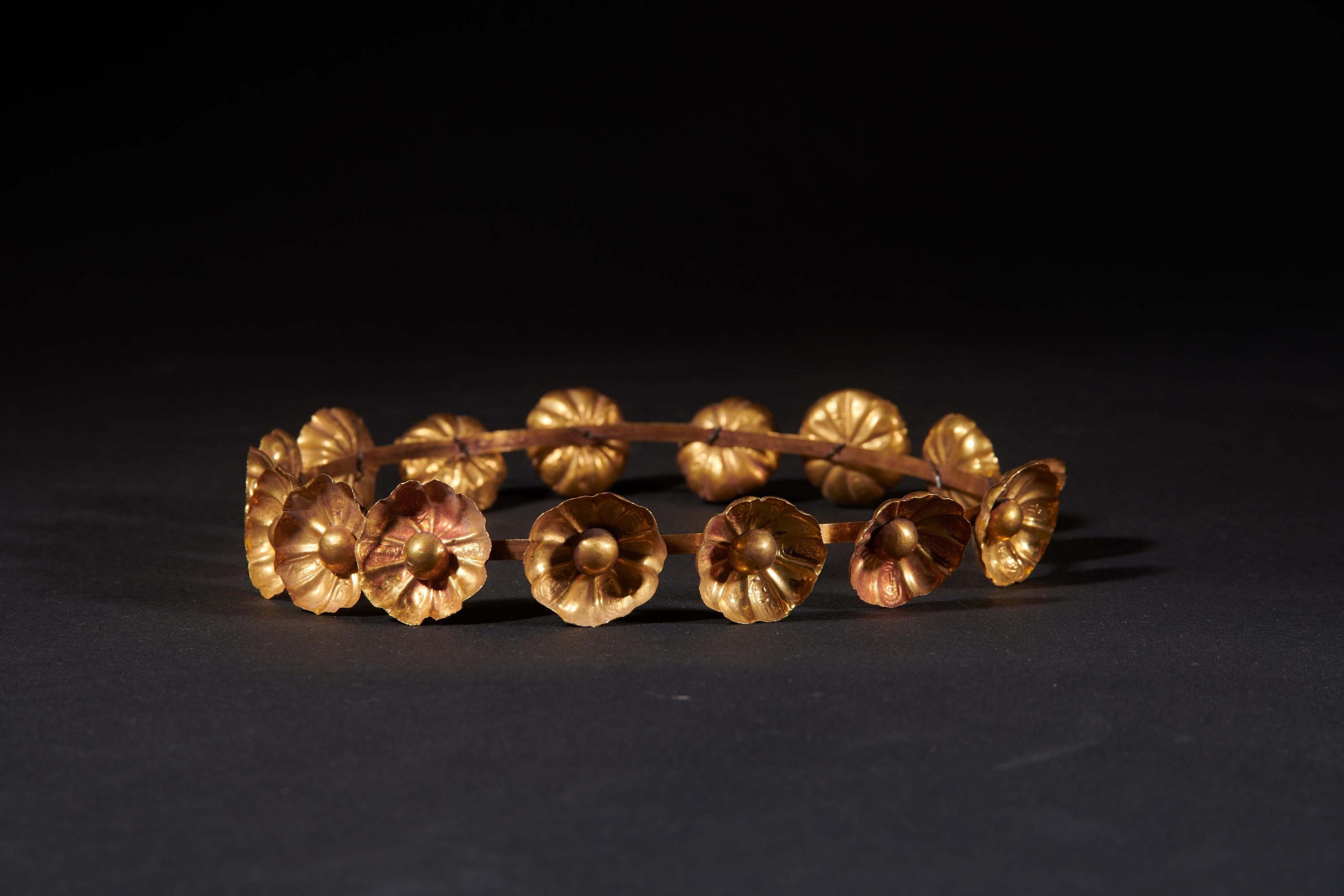 帶有謝提二世和塔沃瑟瑞特王后王名圈的花冠 第 19 王朝(約公元前 1295–公元前 1186 年) 金 埃及國家博物館