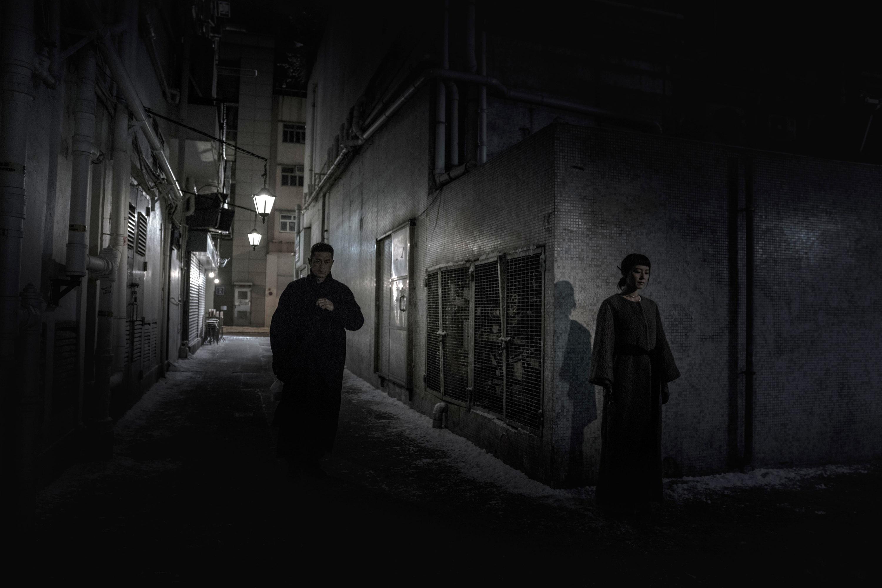 古天樂在《風林火山》演的殺手暗裡跟蹤高圓圓,竟被對方發現。