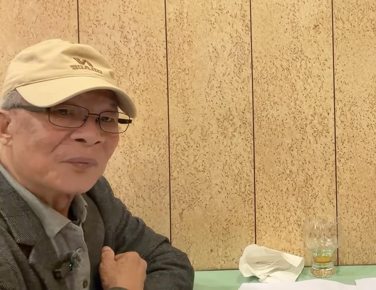 何伯接受YouTube頻道「花生速遞」訪問,鏡頭前向兒女道歉。