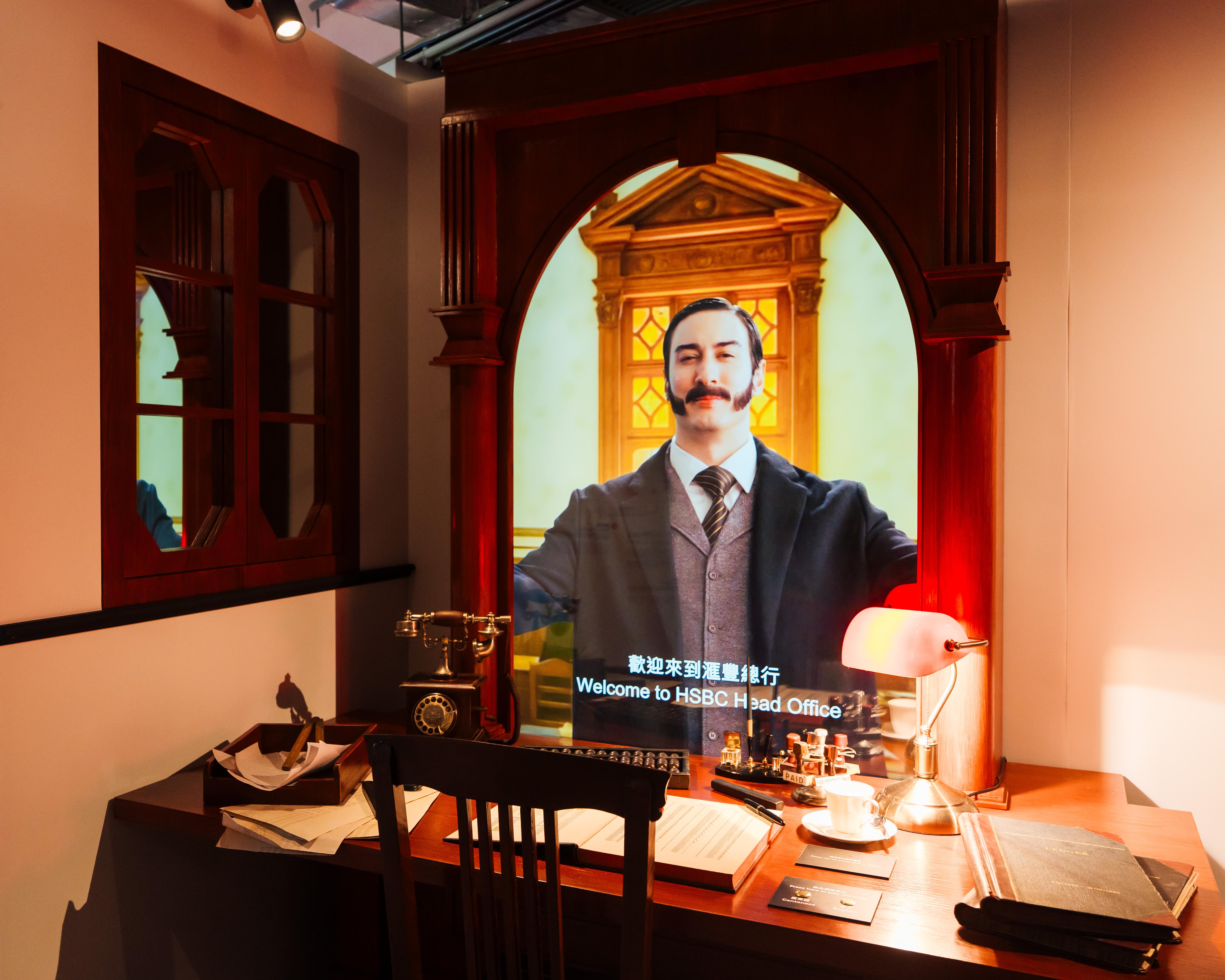 跟隨虛擬職員的引導,親身體驗不同年代銀行職員的日常工作