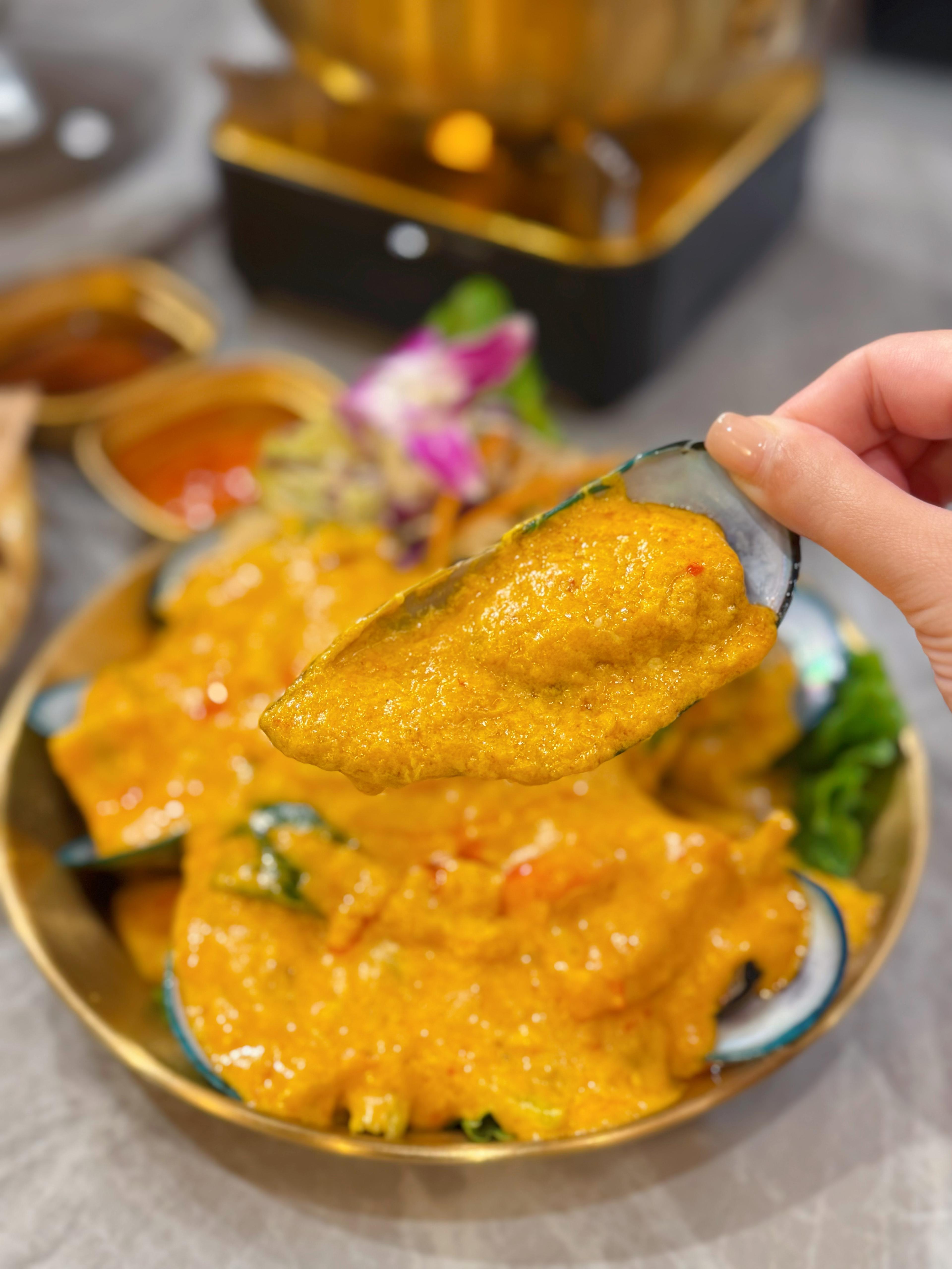 全日消費滿$300,即可以$1換購價試食咖喱炒青口一客(原價$98)。