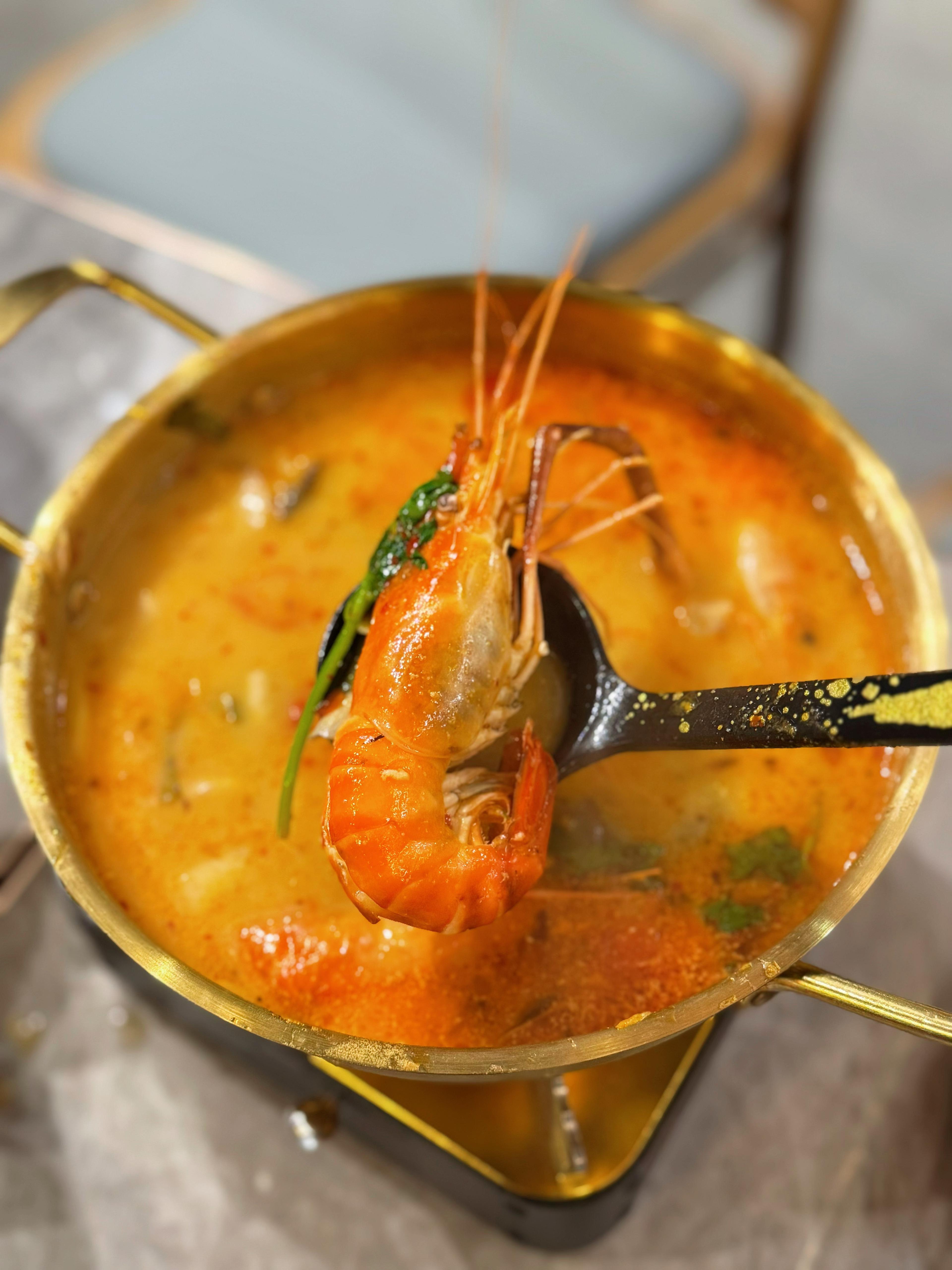 全日消費滿$300,即可以$1換購價試食冬蔭功海鮮湯一客(原價$118)。