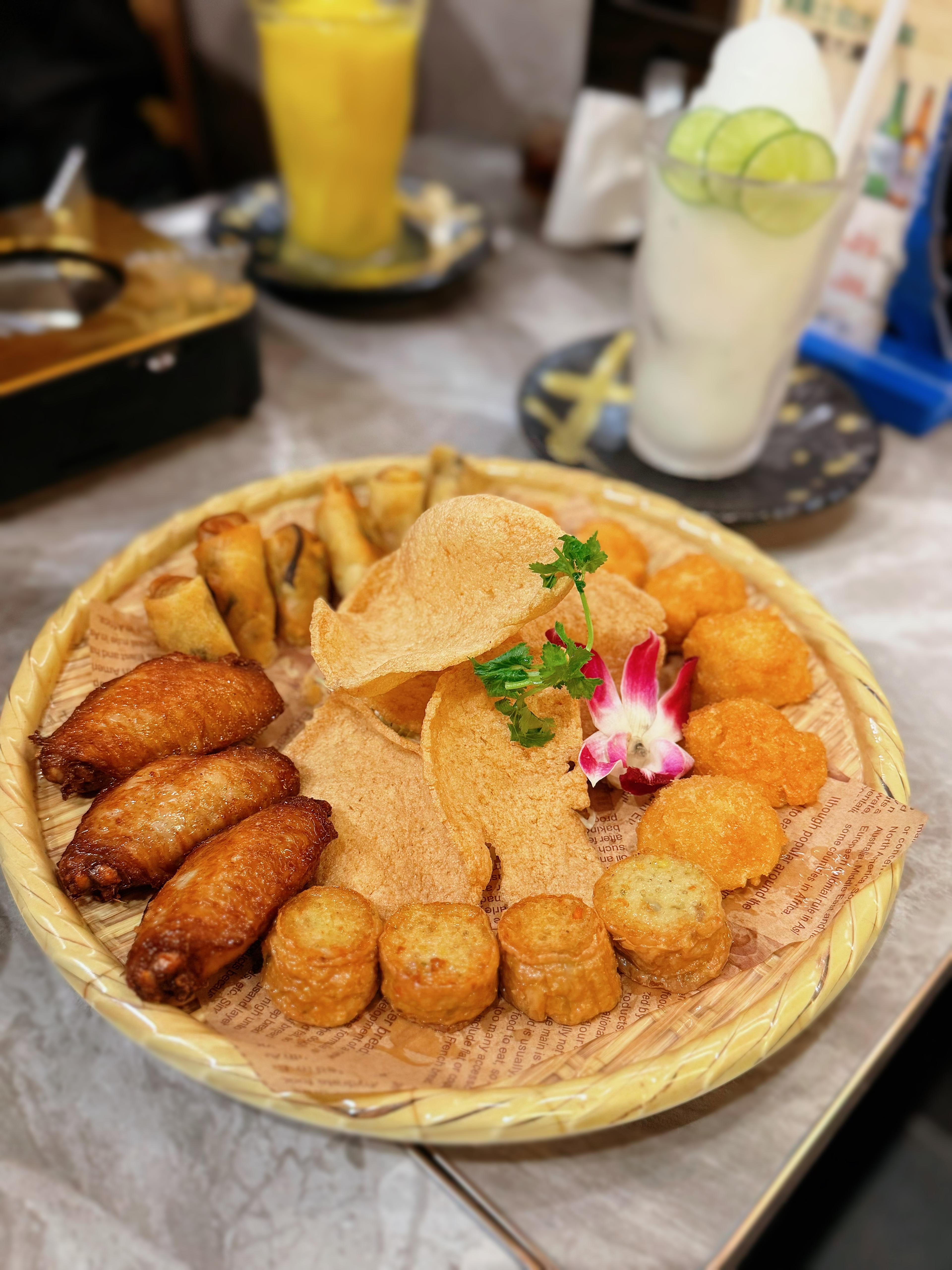 泰式拼盤(蝦餅,魚餅,春卷,雞棗) $128