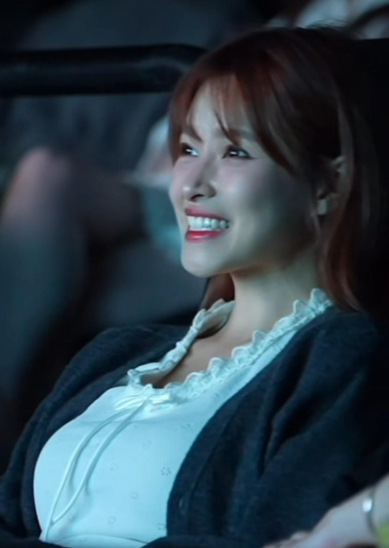 Renee坐上動態座椅體驗4DX效果,其澎湃上圍充滿動感。