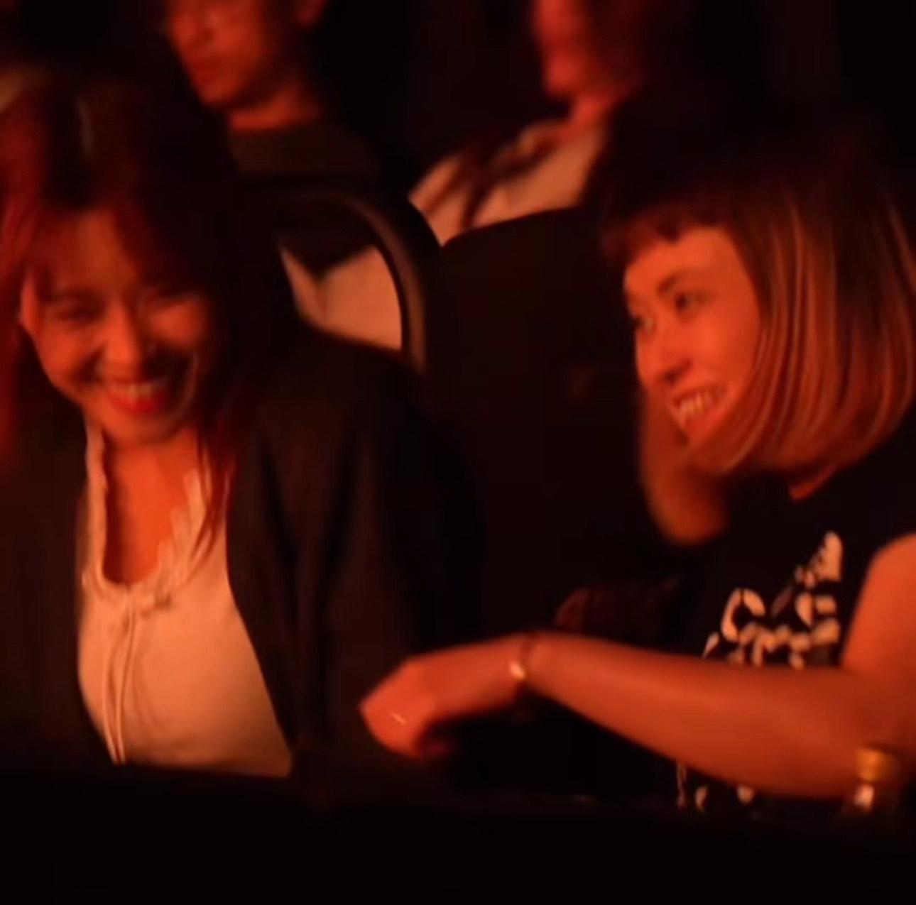 Renee坐上動態座椅體驗4DX效果,其澎湃上圍充滿動感。