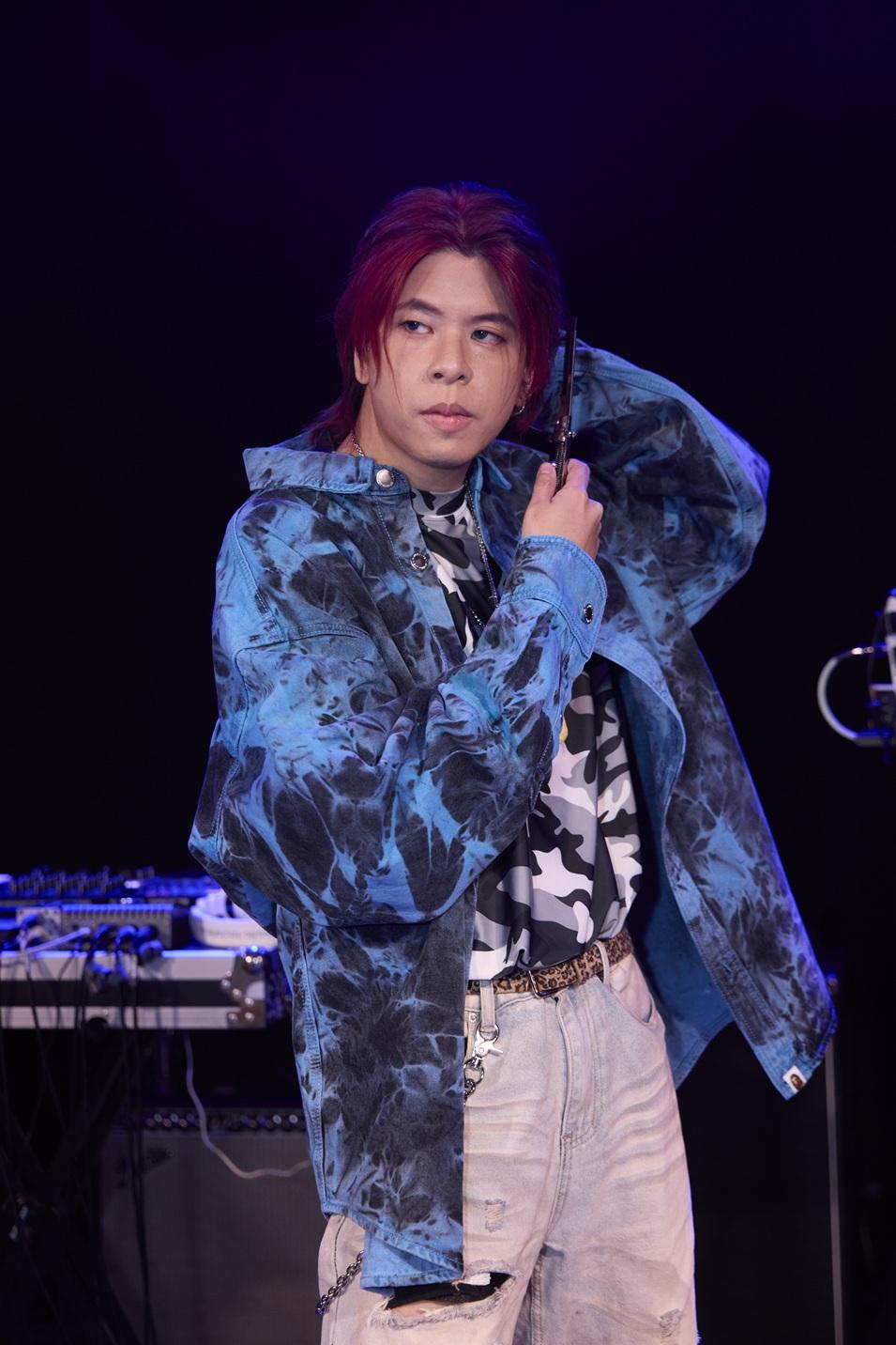 獨立音樂人Delta T(蛋撻頭)入行6年,日前於麥花臣舉行首個個人音樂會《純愛夜Show》。