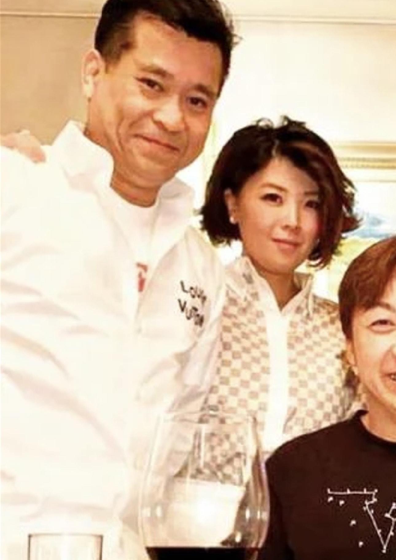 李明慧於2003年嫁給陳耀陽,婚後誕下一對龍鳳胎。