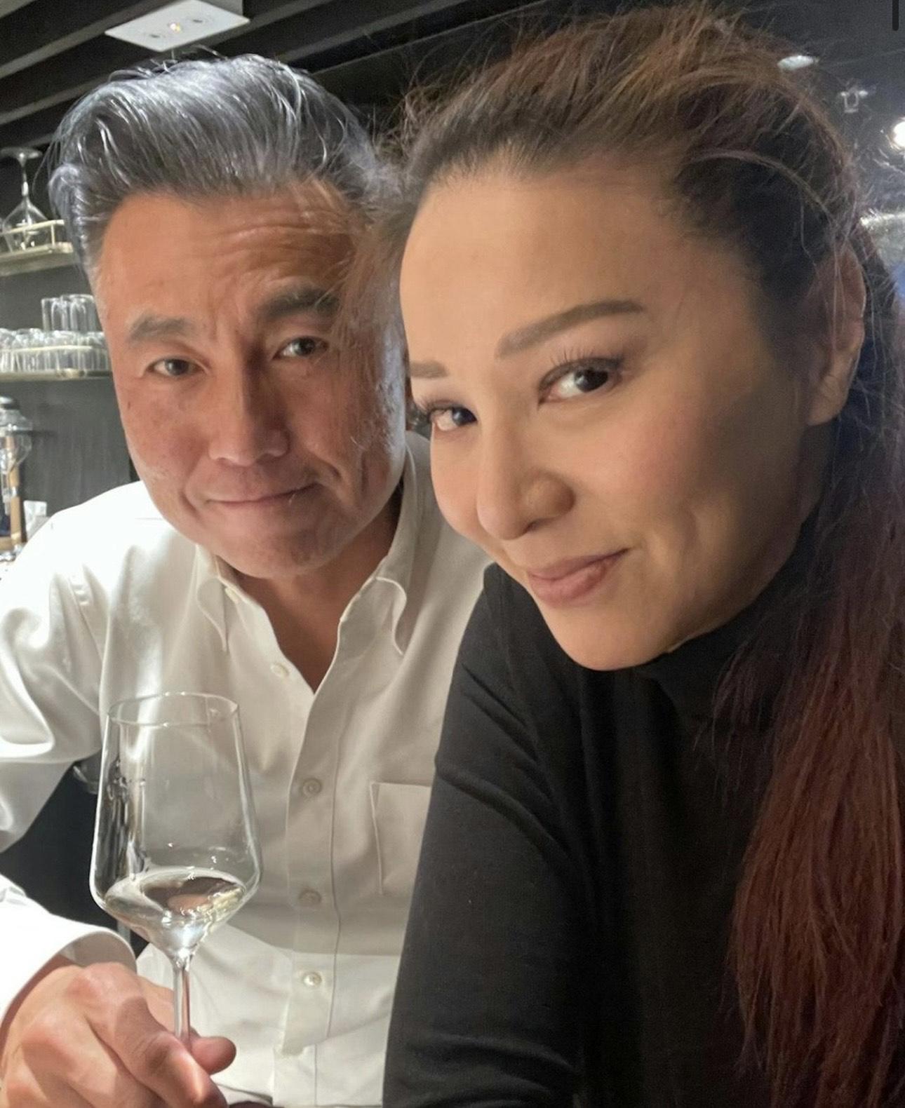 滕麗名2013年與圈外男友朱建崑結婚,二人多年來都十分恩愛。