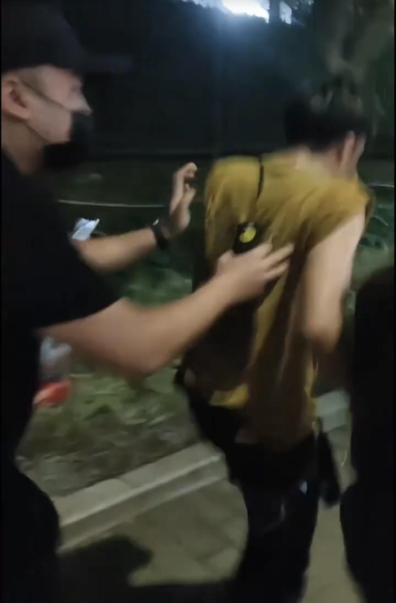 「翻版謝霆鋒」獲保安護駕離場。