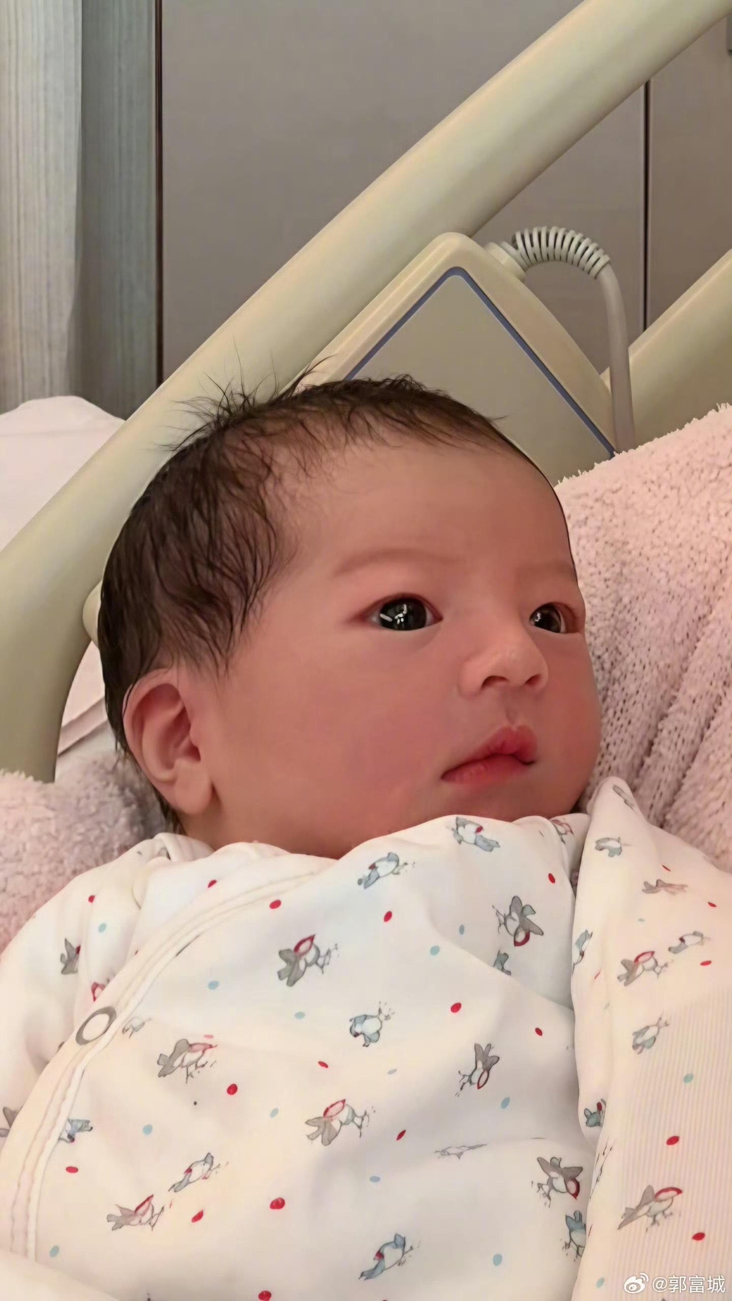 郭富城喜迎「三寶」。