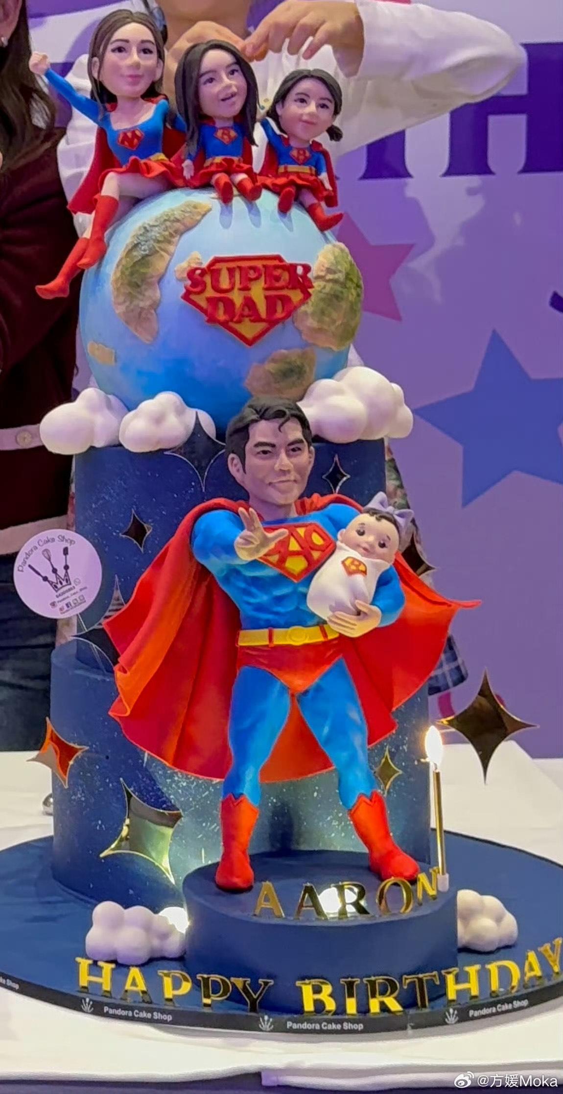 一家五口的造型蛋糕,相當精緻。