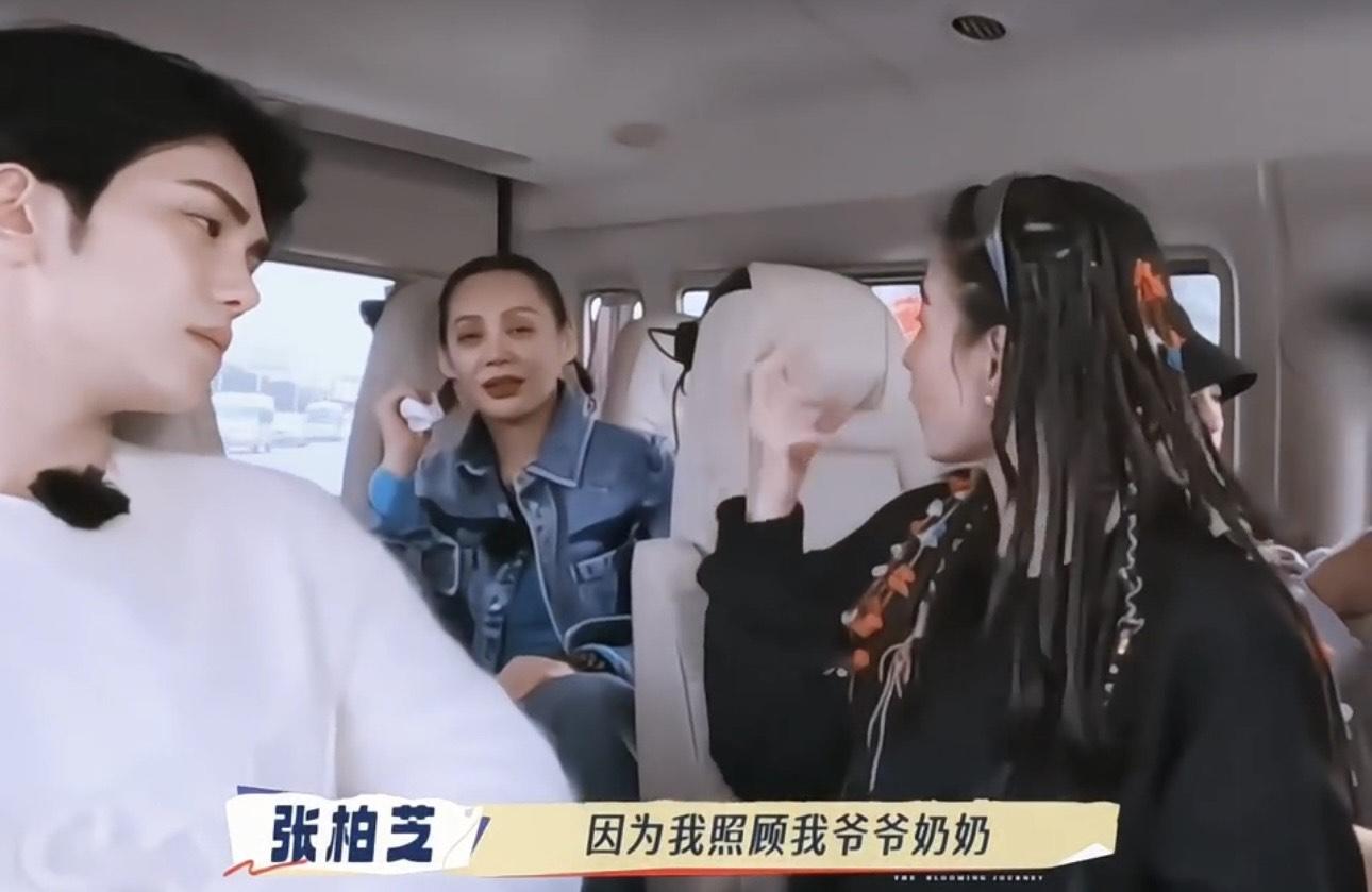 張栢芝自幼學手語與爺爺嫲嫲溝通。