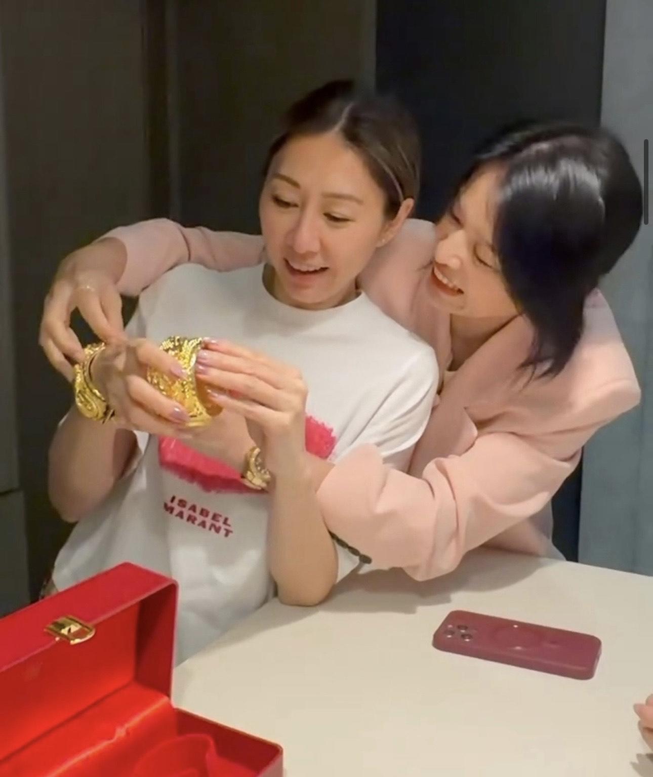 胡定欣獲胡杏兒送巨型龍鳳鈪。