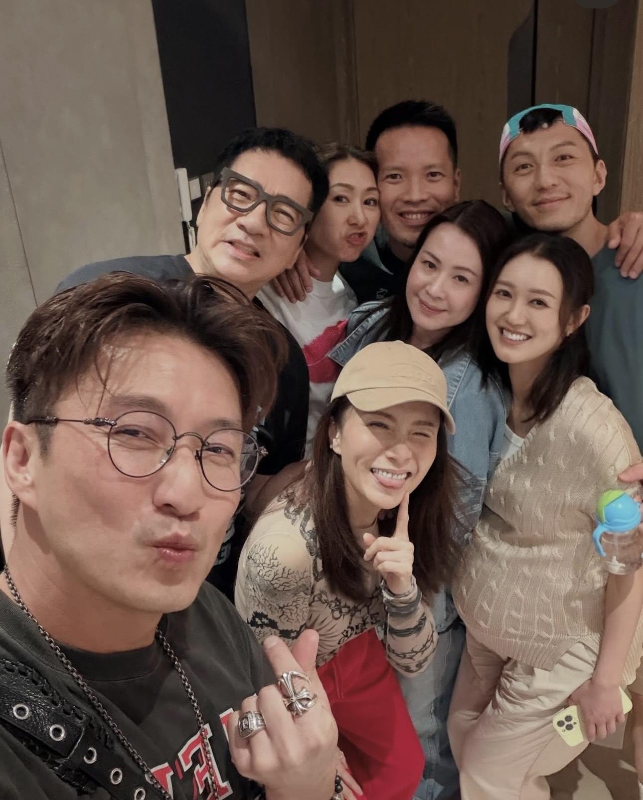 胡定欣還相約了「將軍澳福利會」一班好友。