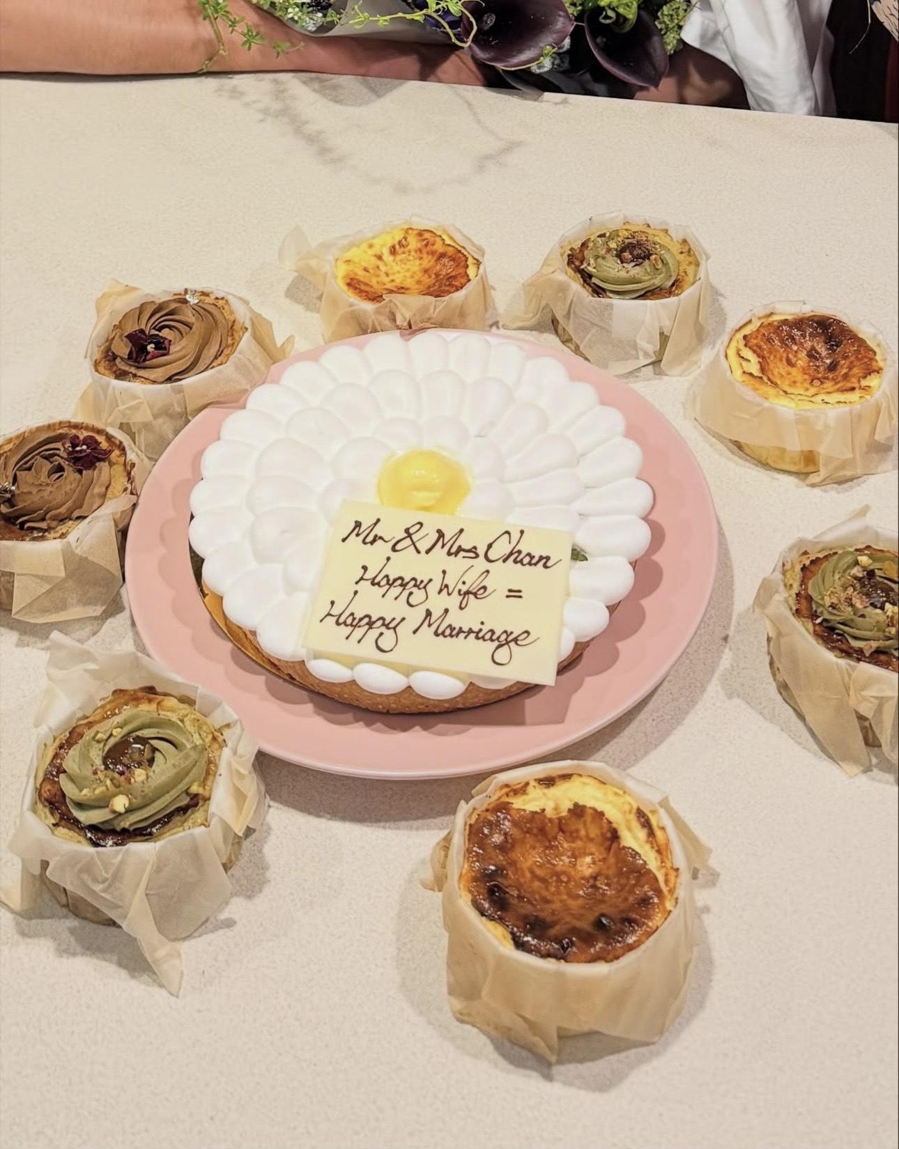 定欣「蒲頭」與一班好友相聚。