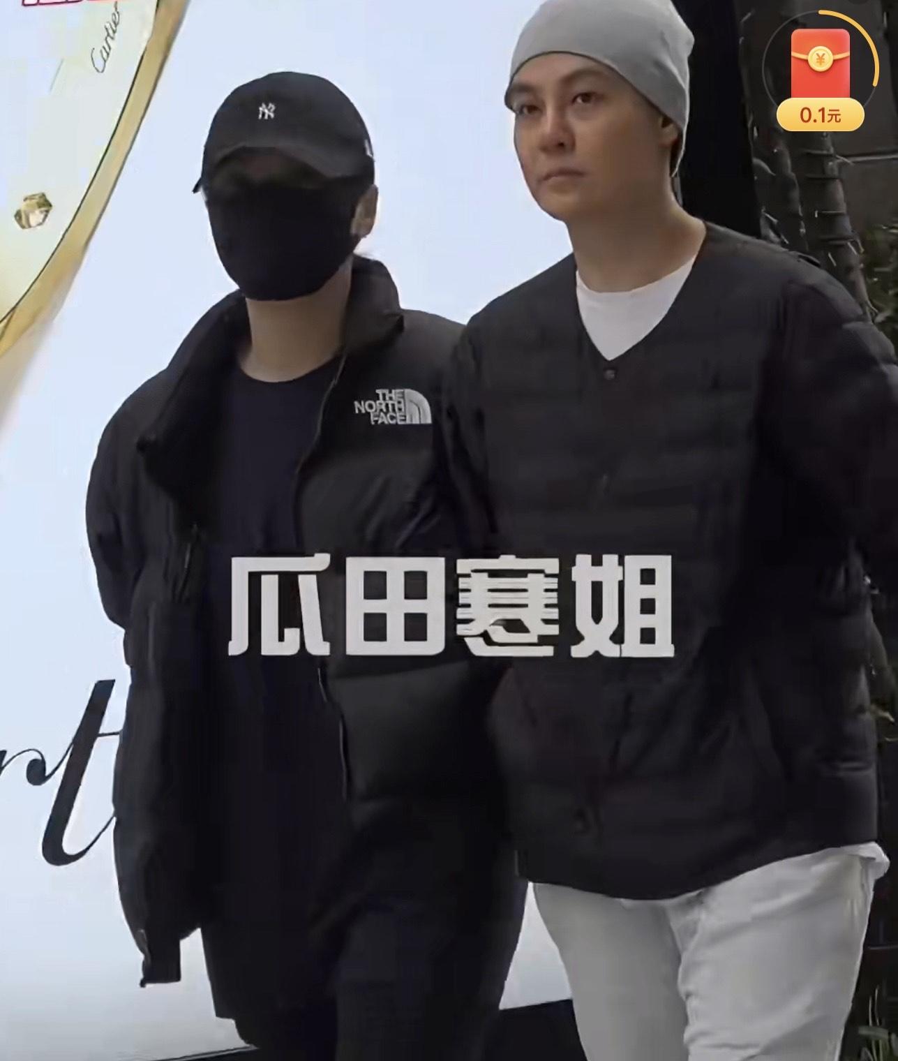 鍾欣潼與皇甫聖華挽手行街。