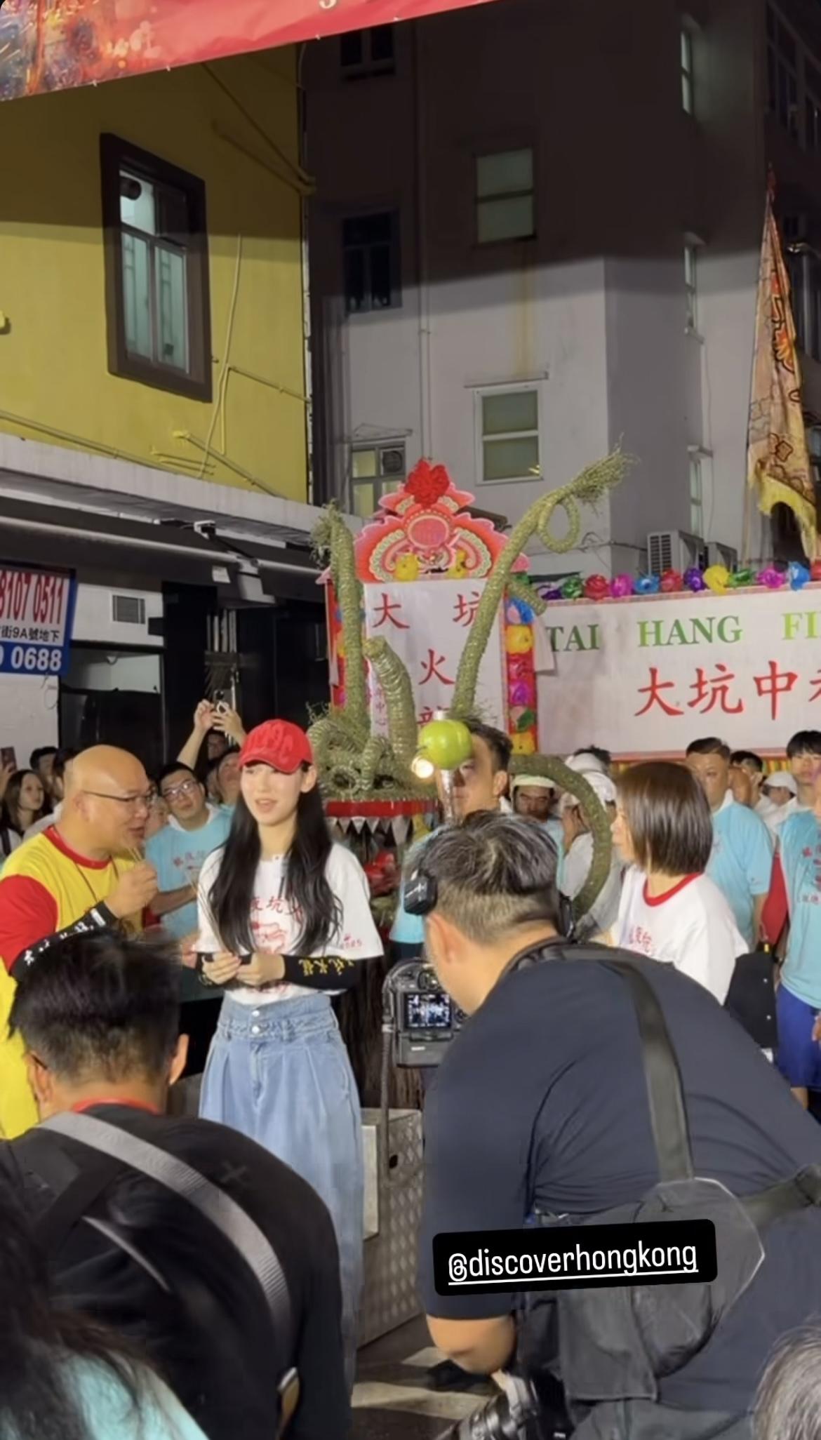 炎明熹有份主持拜神及開光儀式。(網上影片截圖)