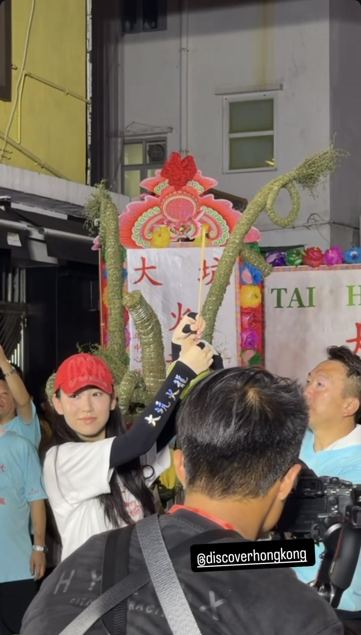 炎明熹有份主持拜神及開光儀式。(網上影片截圖)