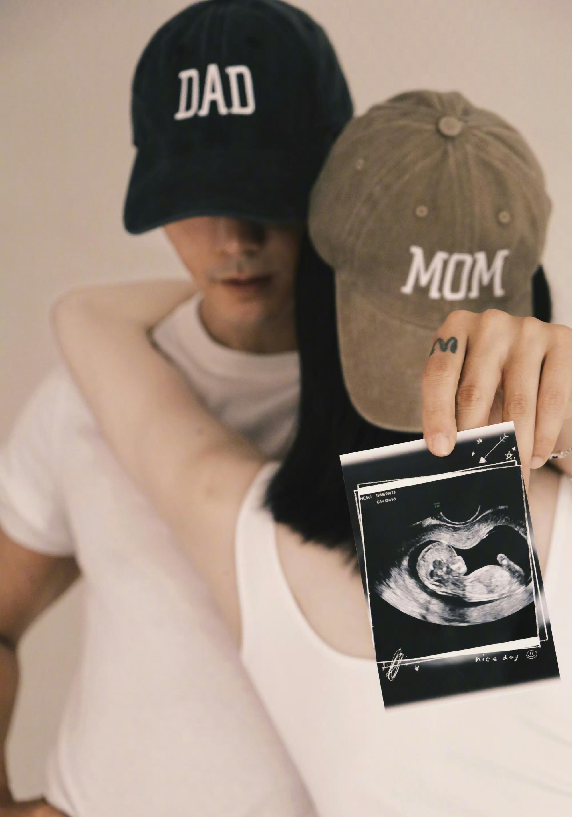 陳偉霆與何穗宣布BB出世。