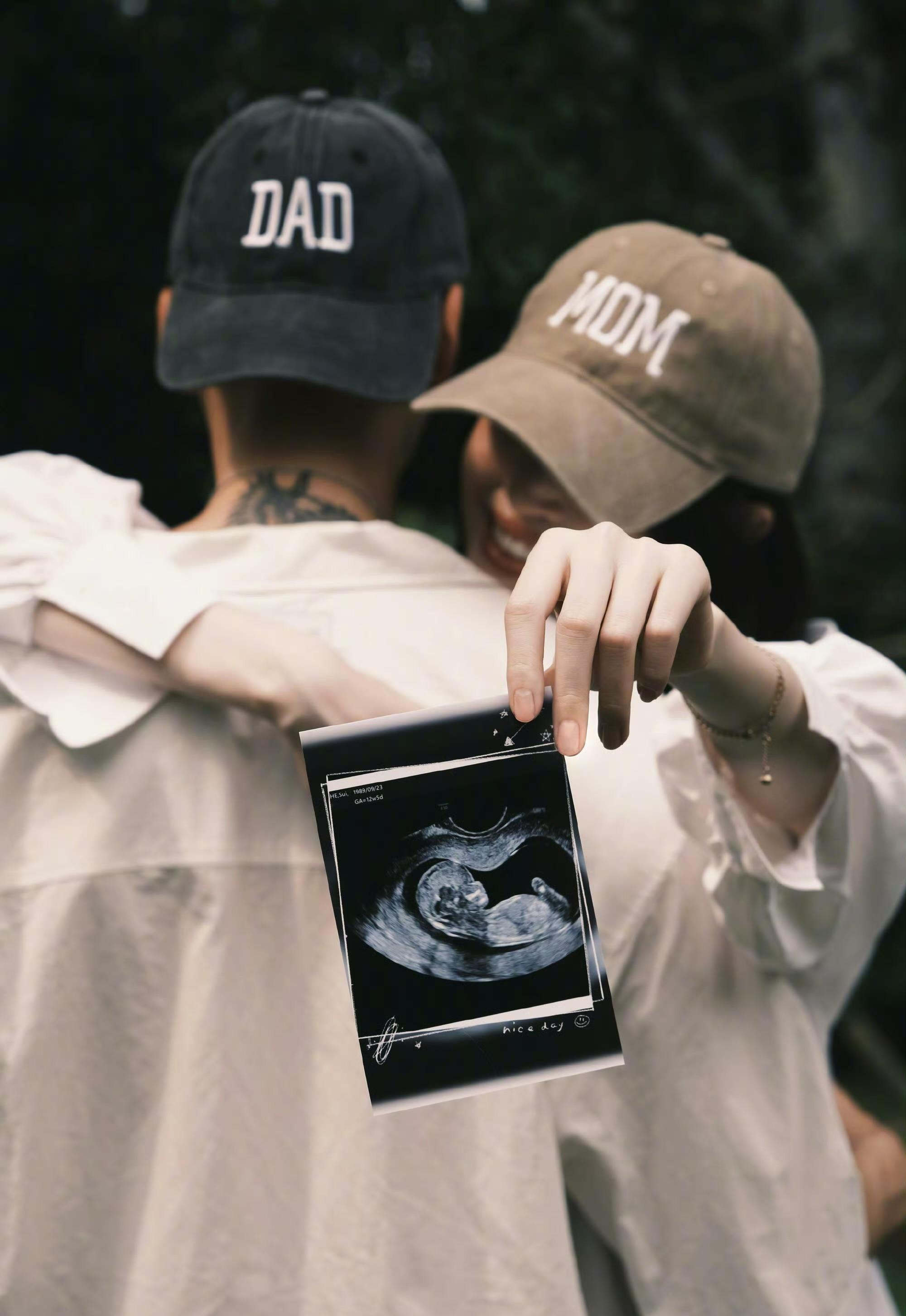 陳偉霆與何穗宣布BB出世。