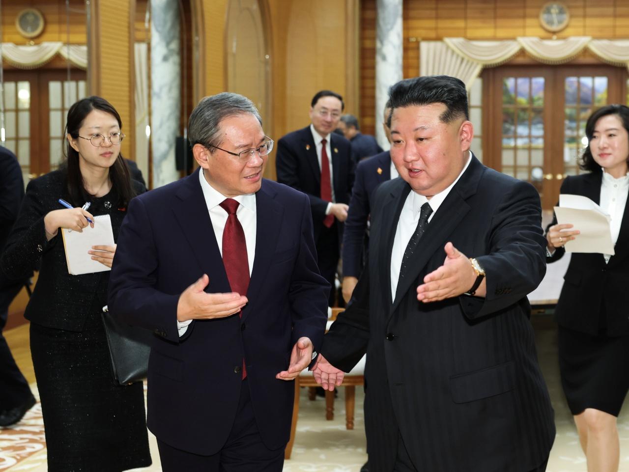 李強與金正恩會晤 指願與朝方加強高層交往和戰略溝通。(新華社)