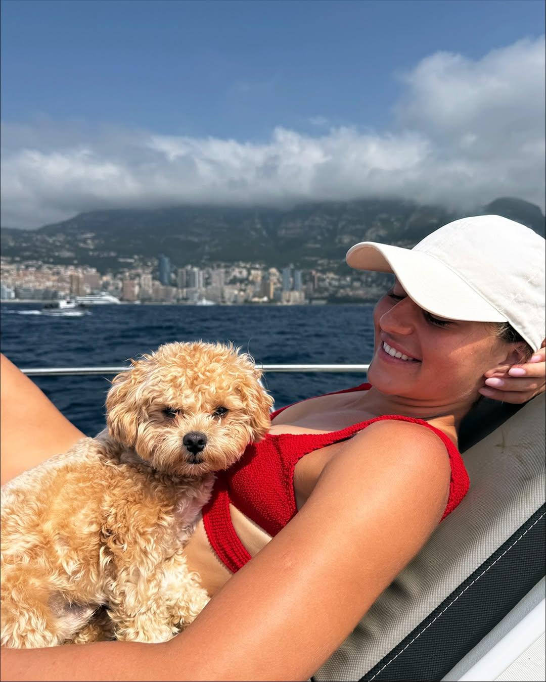 烏克蘭網球手高絲杜克(Marta Kostyuk)不時上載與愛犬合照。