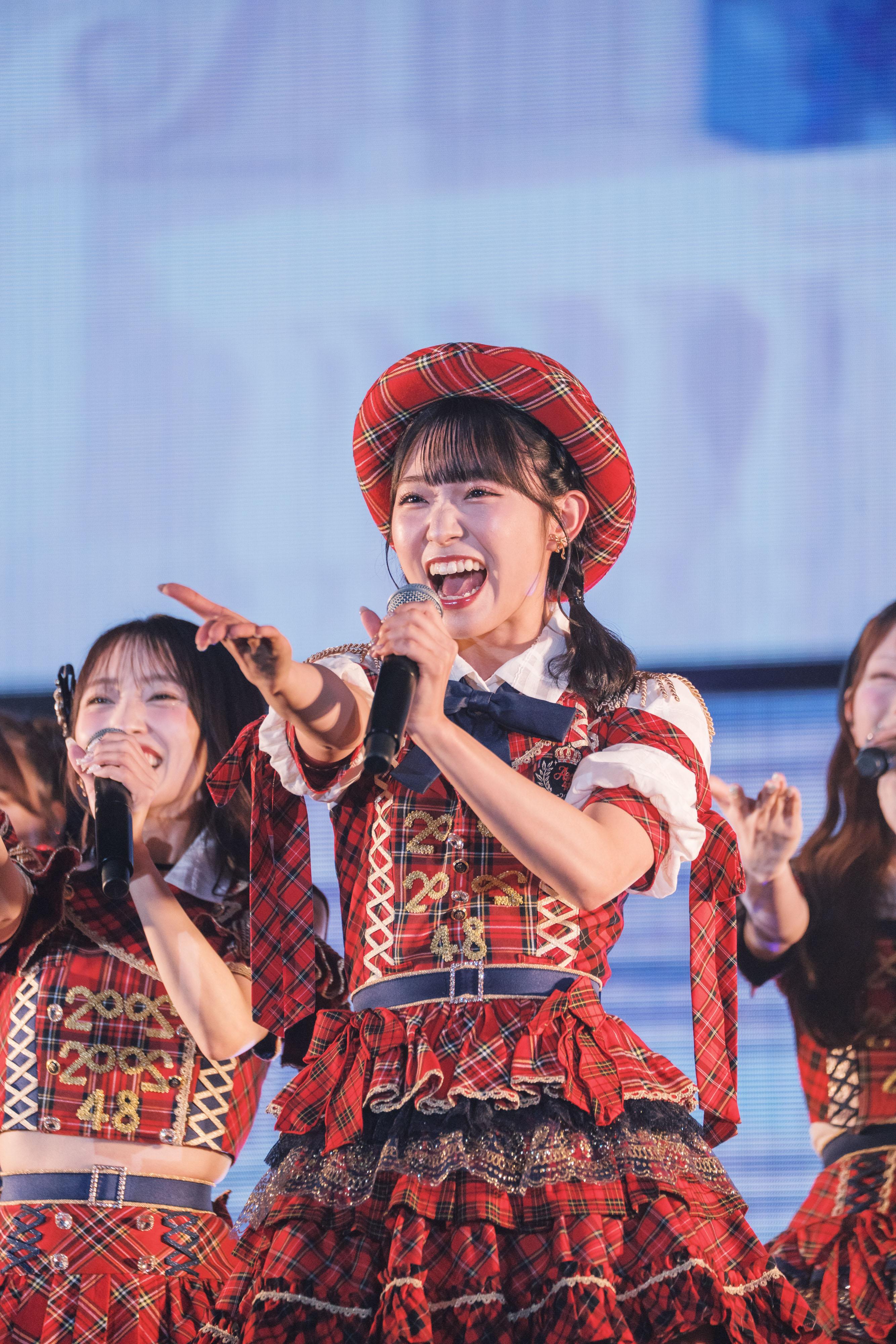 AKB48香港演唱會吸引4千名粉絲支持,現場氣氛熱烈。