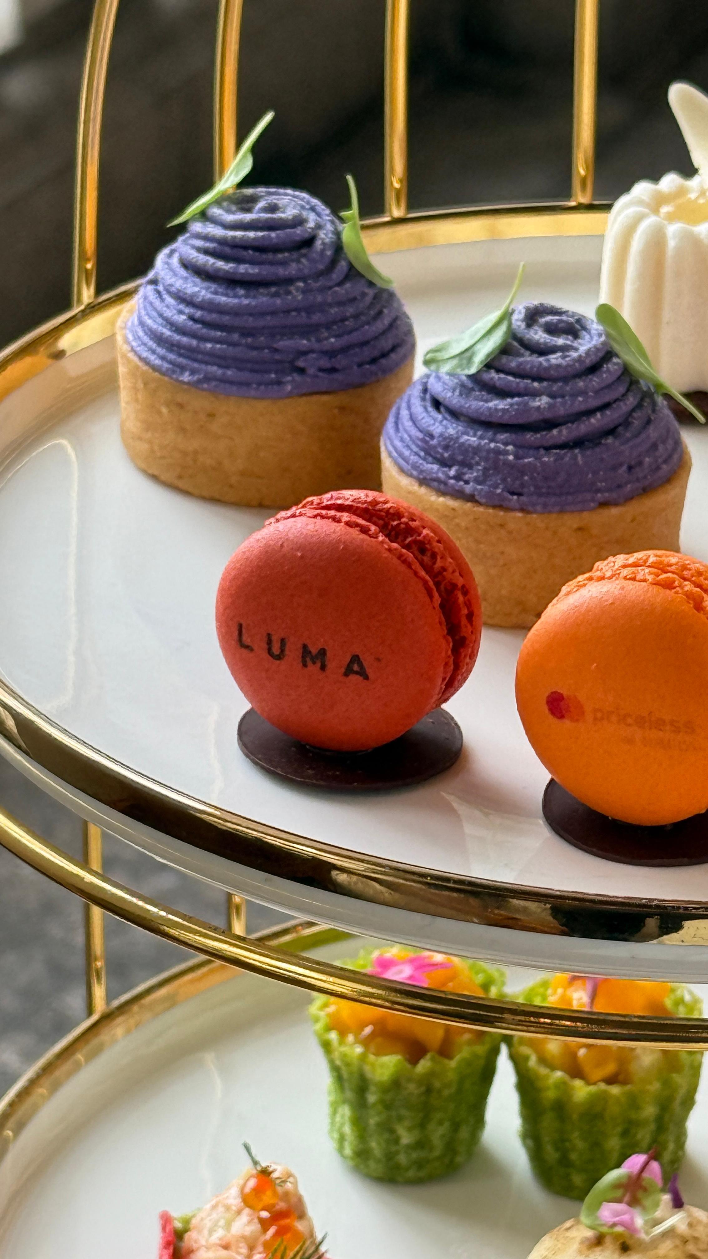 Tea set有紫心番薯栗子撻 、LUMA馬卡龍。