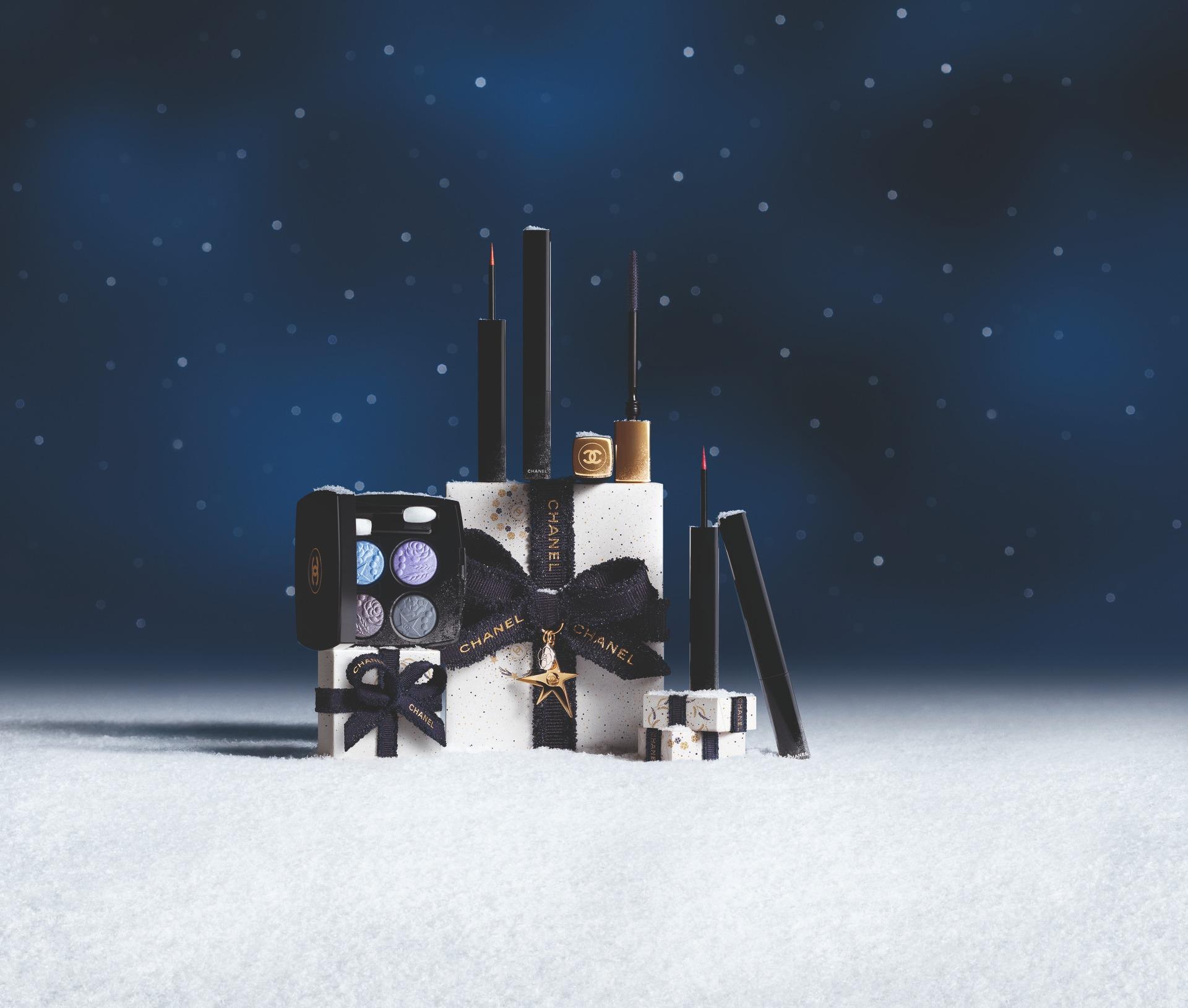 聖誕彩妝2025|四色眼影($570)飾以五大星象符碼。