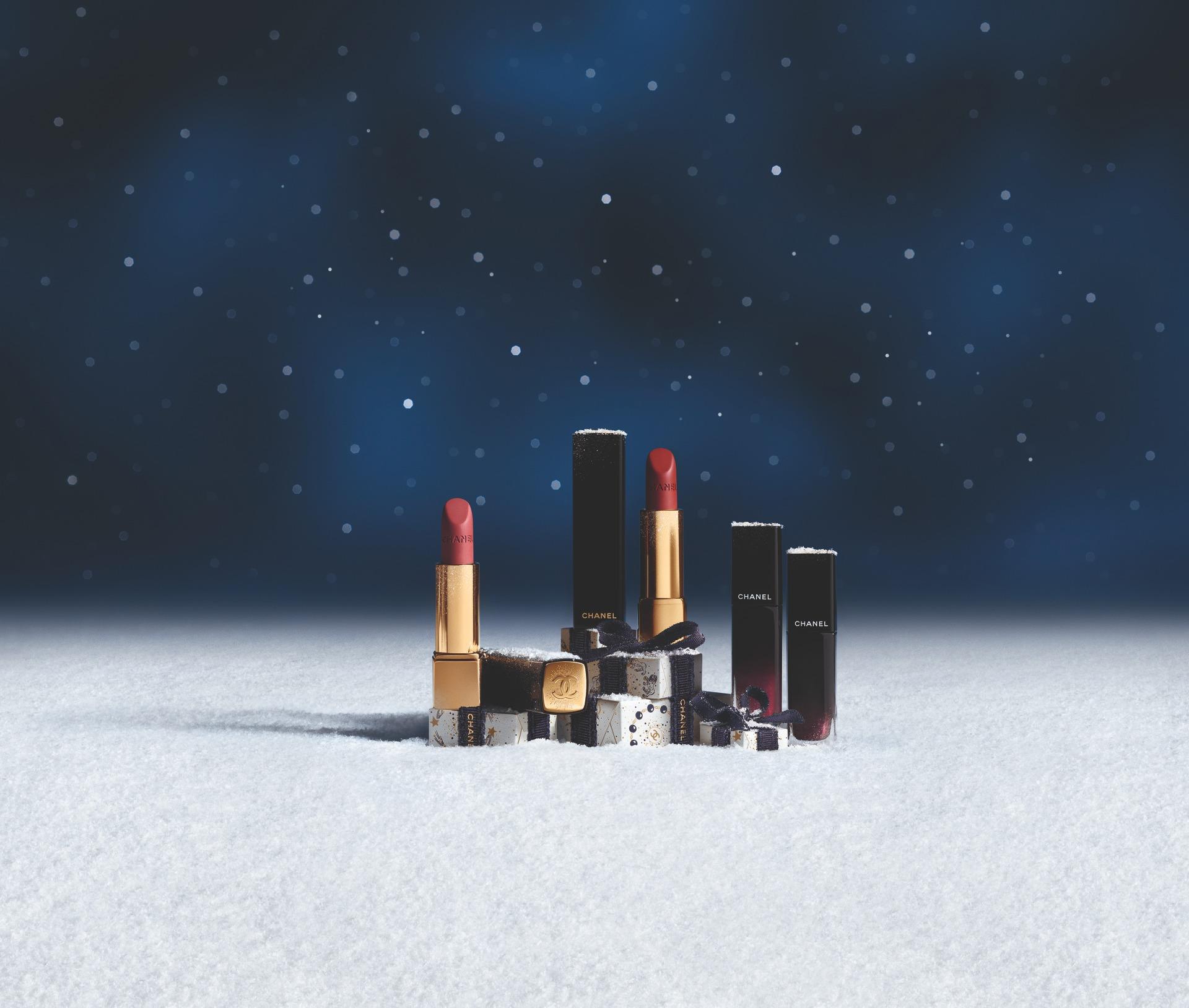 聖誕彩妝2025|CHANEL BEAUTY 啞緻柔滑唇膏 $390/3.5g 及 極致鏡面水光唇釉 $390/3.5g