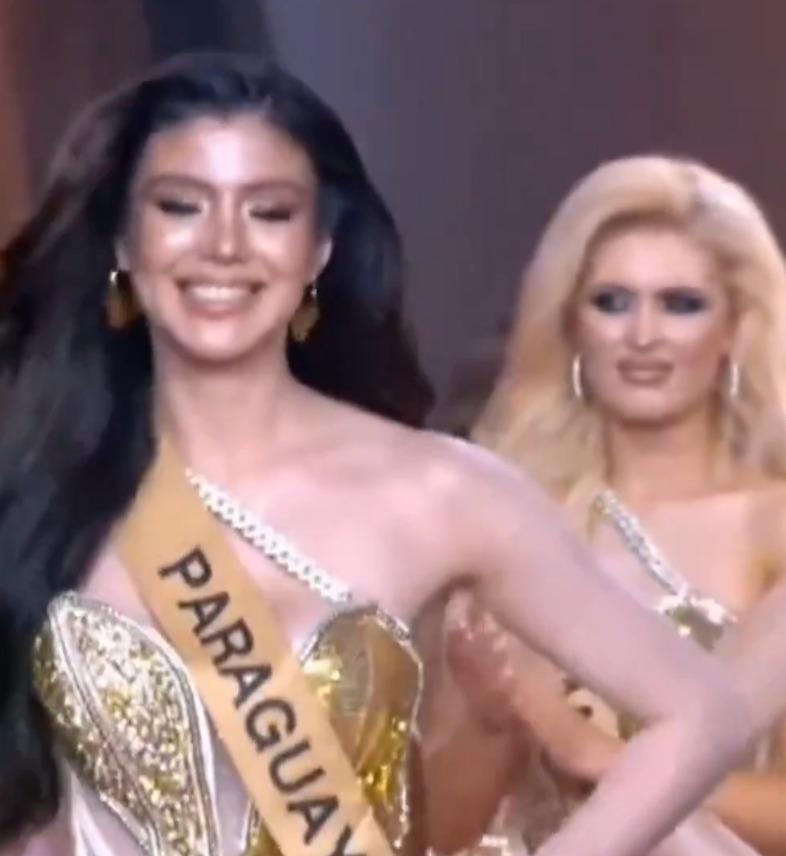 萬國小姐2025|巴拉圭佳麗Cecilia Romero走到舞台中央接受祝賀。