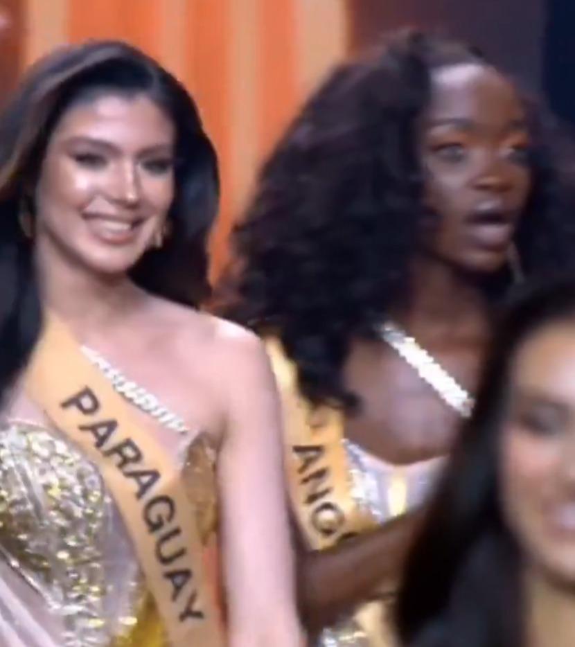 萬國小姐2025|巴拉圭佳麗Cecilia Romero步行到舞台中央,有佳麗「O嘴」。