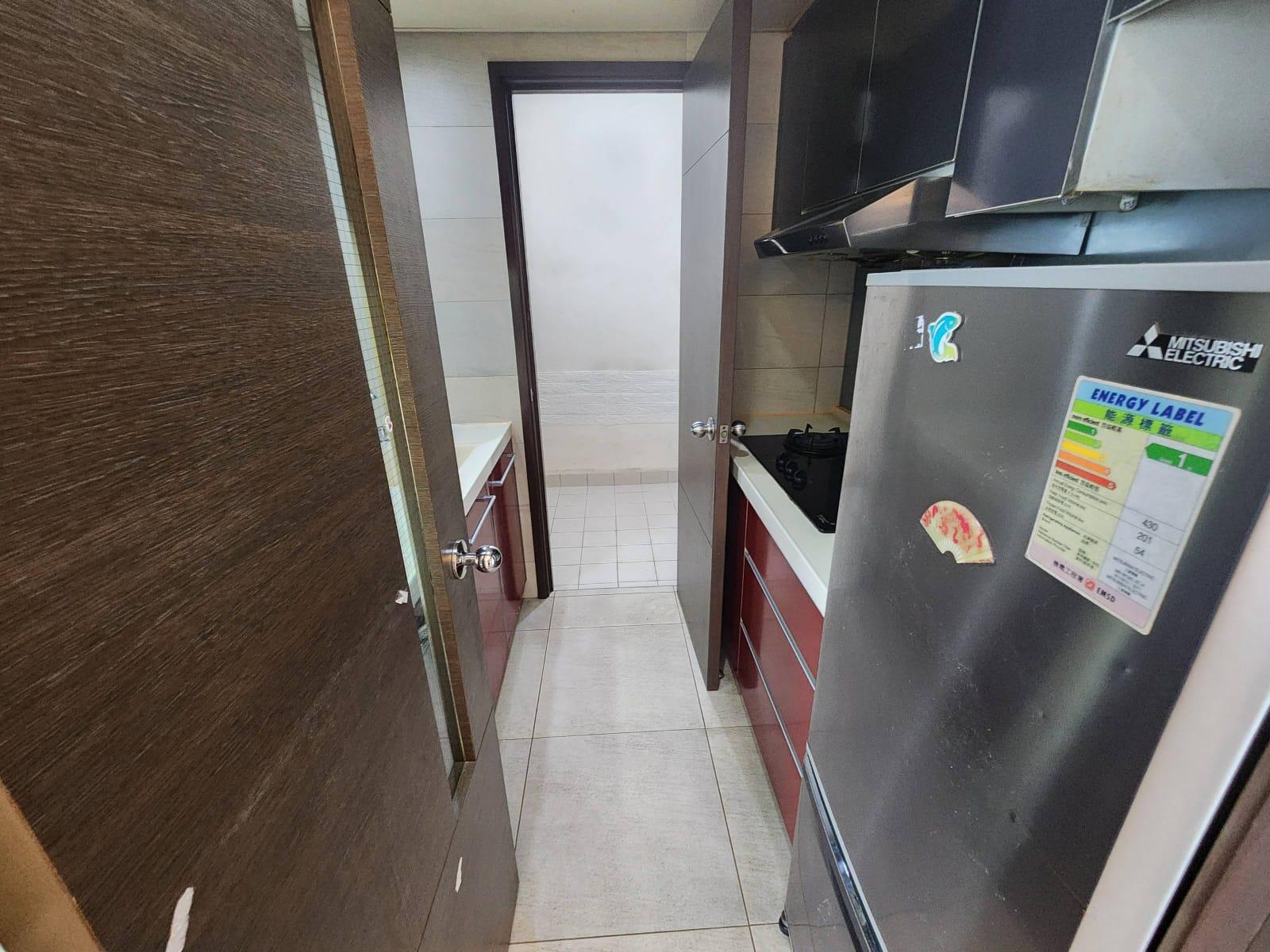 廚房間隔闊落,基本配套齊全。(代理提供)